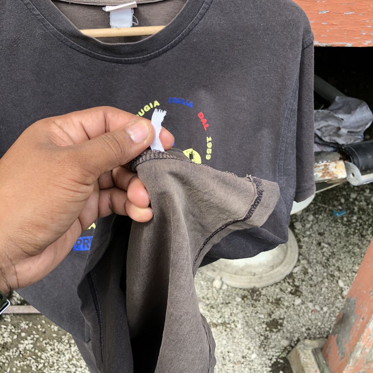 Vintage Vintage 90s Thrashed Faded ellesse Tshirt Size US M / EU 48-50 / 2 - 12 Thumbnail