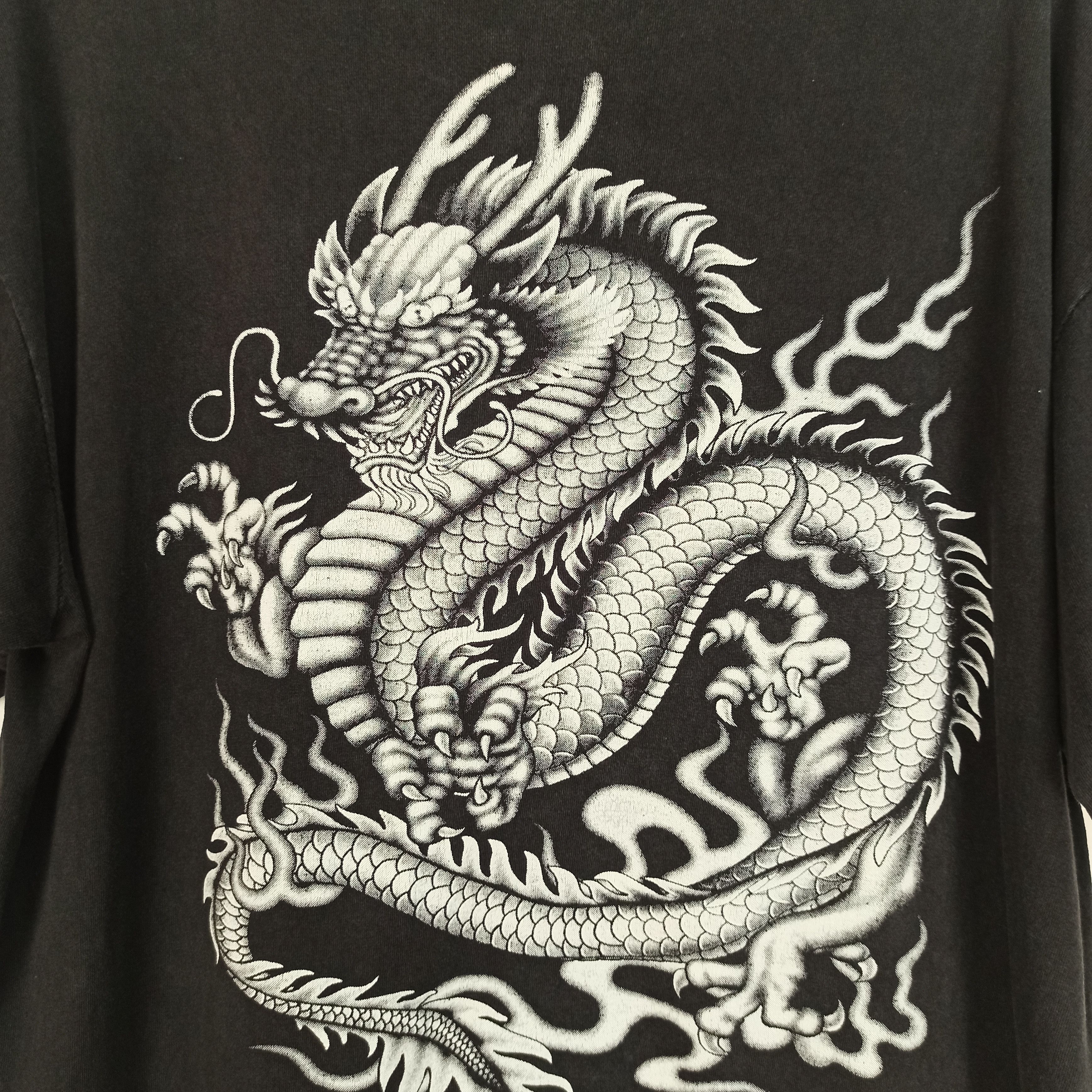 Vintage Vintage Dragon Design Printed Thailand Tshirt Size US L / EU 52-54 / 3 - 7 Thumbnail