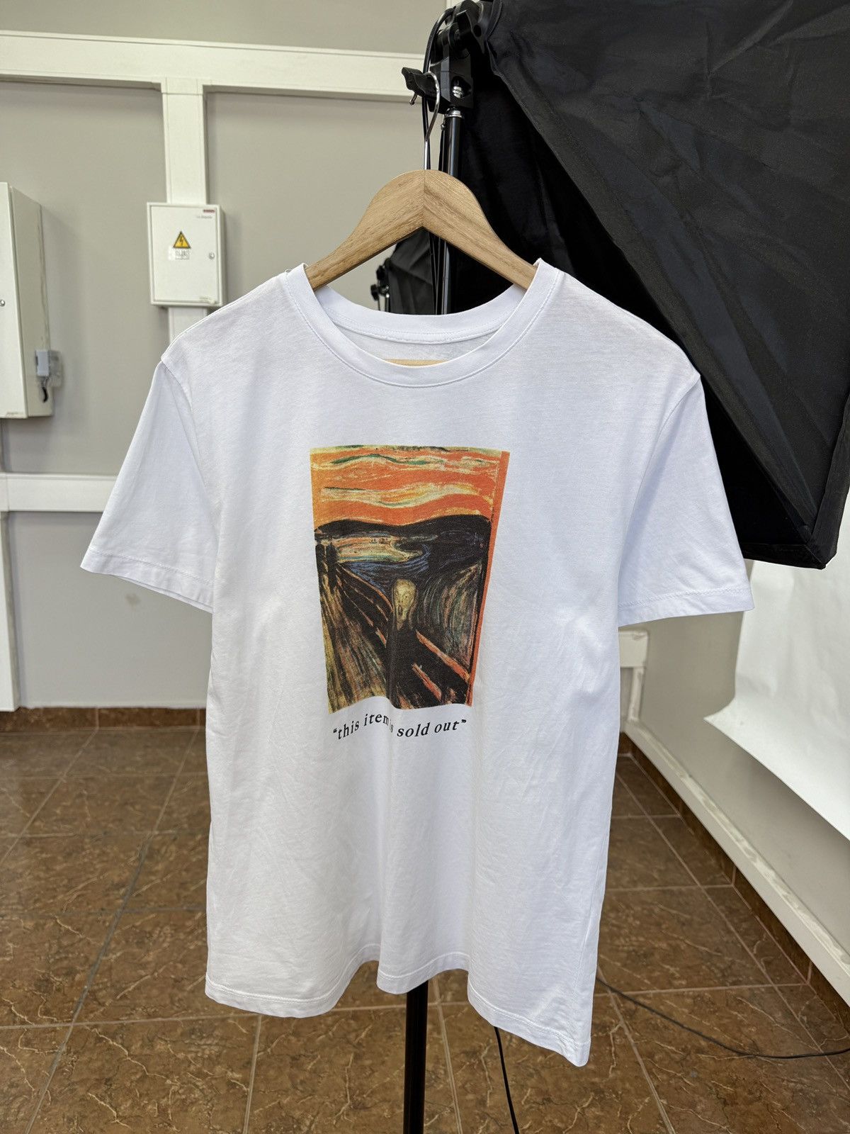 Designer Vintage Y2K Edvard Munch The Scream Art T-Shirt Rare Retro Size US M / EU 48-50 / 2 - 1 Thumbnail