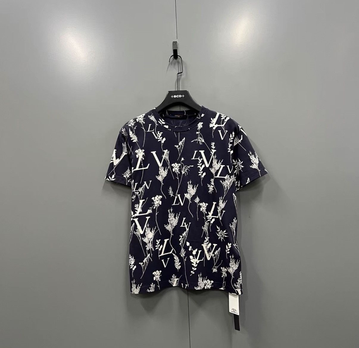 Louis Vuitton Louis Vuitton LV Wheat Print Crew Neck Short Sleeve Top J41 Size US S / EU 44-46 / 1 - 1 Thumbnail