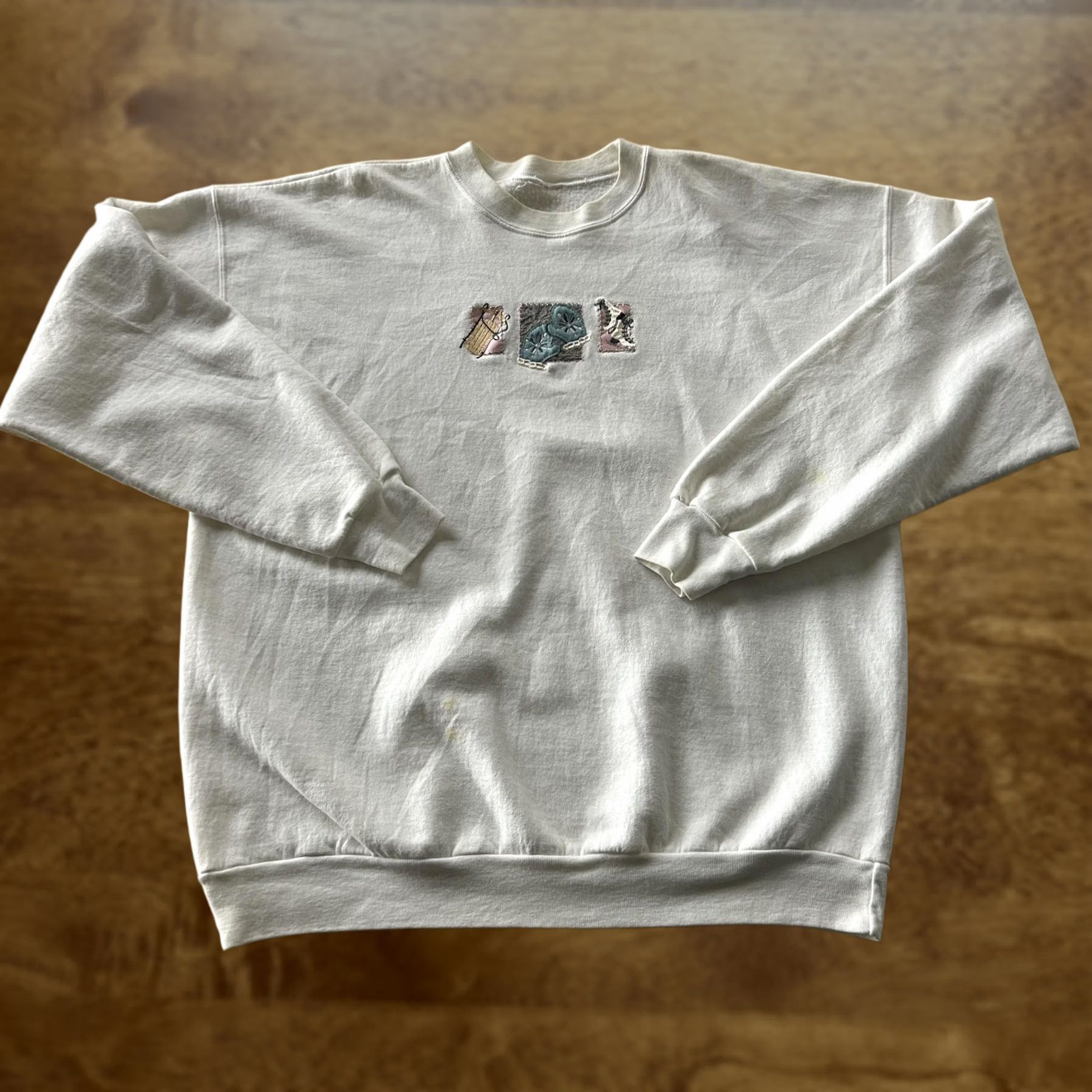Vintage VINTAGE Ice Skating Embroidered Womens XL White Crewneck Sweatshirt Size XL / US 12-14 / IT 48-50 - 1 Thumbnail