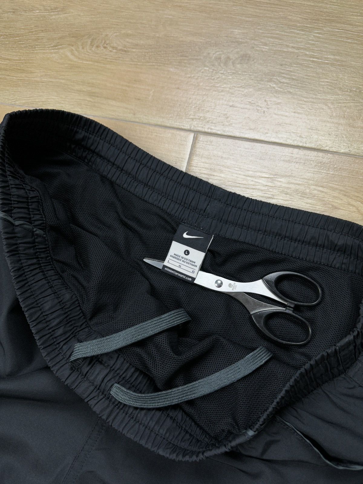 Nike × Vintage Vintage Y2K Nike Big Logo Nylon Shorts Size US 34 / EU 50 - 6 Thumbnail