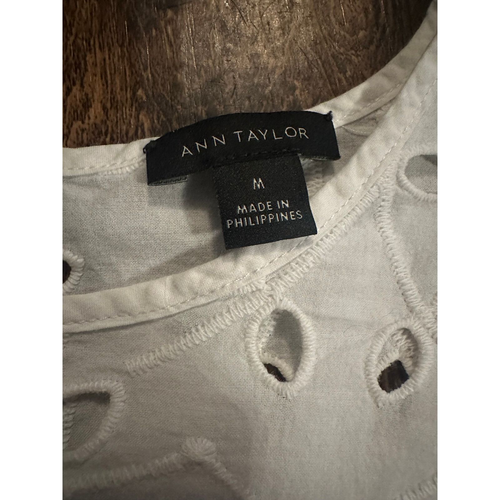 Ann Taylor Ann Taylor Medium eyelet blouse Size M / US 6-8 / IT 42-44 - 2 Thumbnail