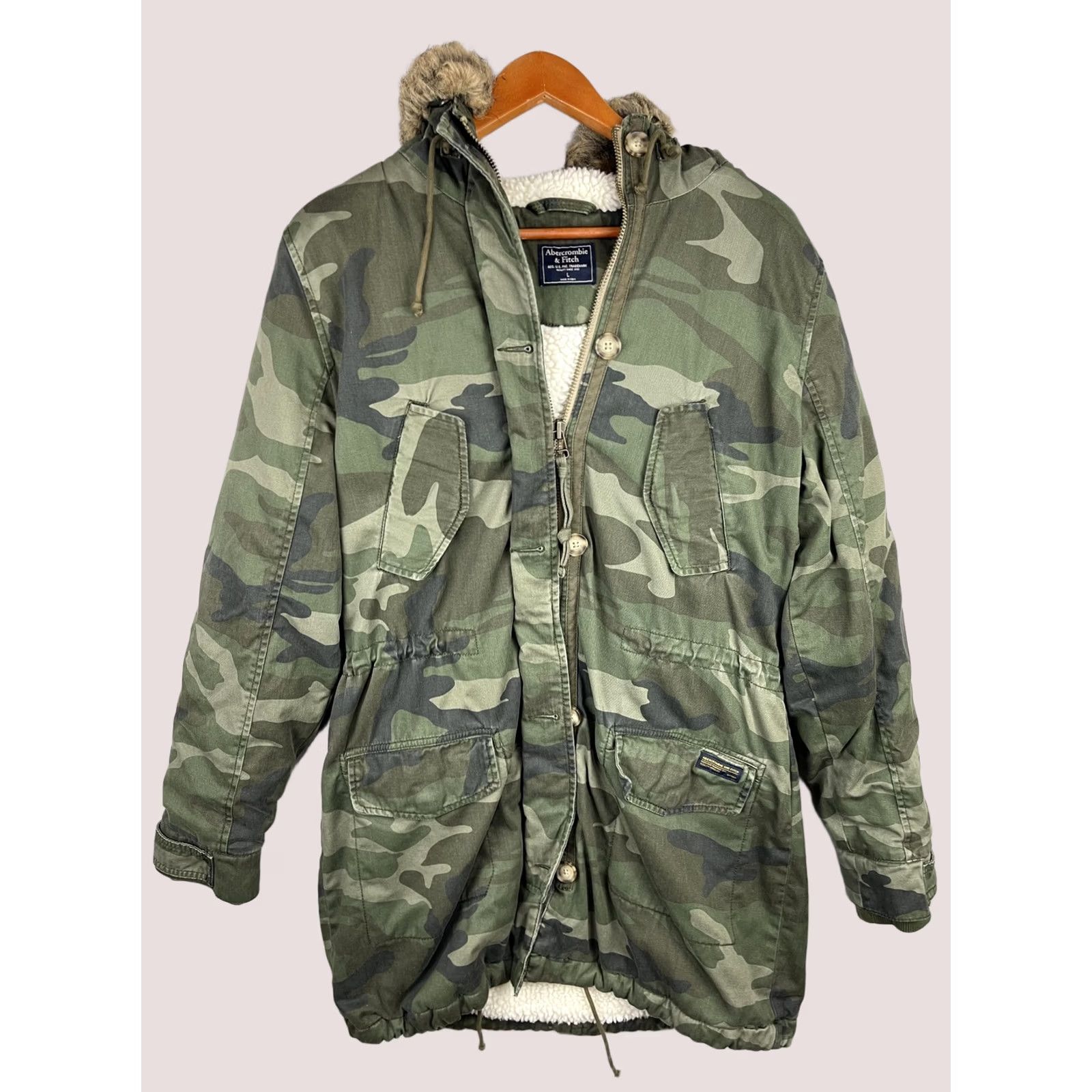 Abercrombie & Fitch VINTAGE Abercrombie & Fitch Jacket Womens Large Camo Hooded Sherpa Lined Parka Coat Warm Size L / US 10 / IT 46 - 1 Thumbnail