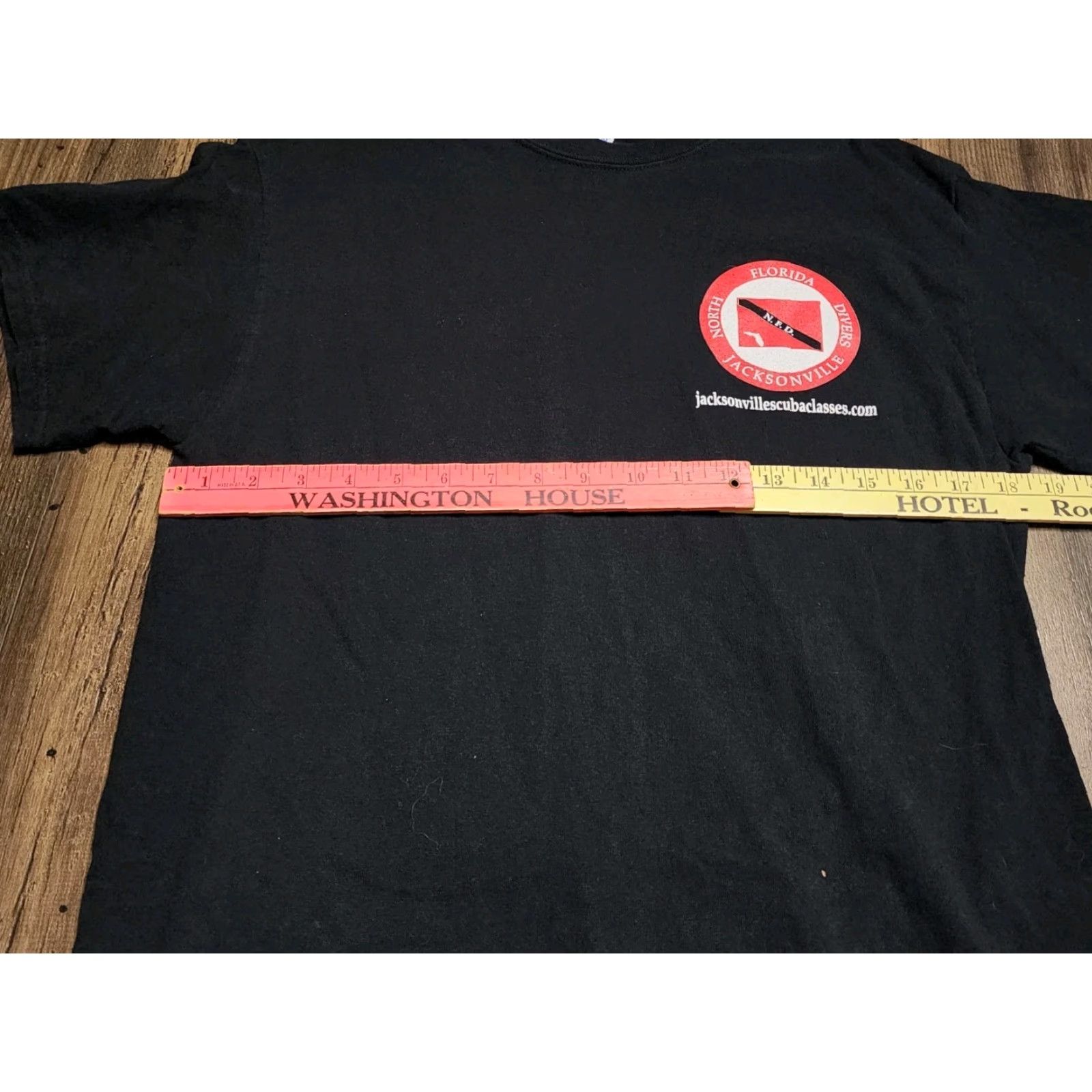 Gildan Vintage Gildan Men's M North Florida Jacksonville Scuba Diver T-Shirt Crew Neck Short Sleeve All Seasons Nautical Marine Graphic Print Black Size US M / EU 48-50 / 2 - 2 Thumbnail