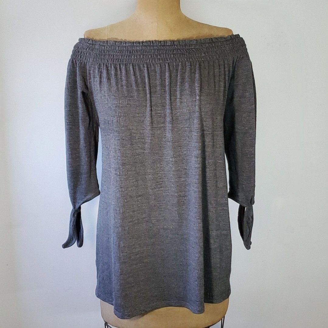 White House Black Market WHBM Size M Top Blouse Off Shoulder 3/4 Sleeve Grey Smocked Size M / US 6-8 / IT 42-44 - 1 Thumbnail