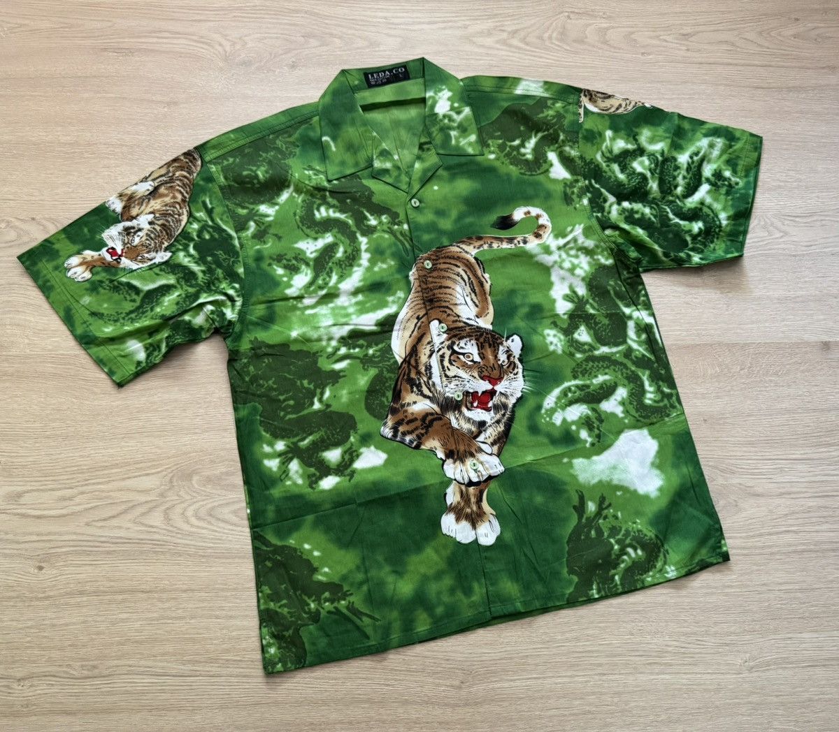 Japanese Brand Vintage 00’s Japanese Tiger Over Print Blue Baggy Shirt Size US L / EU 52-54 / 3 - 1 Thumbnail