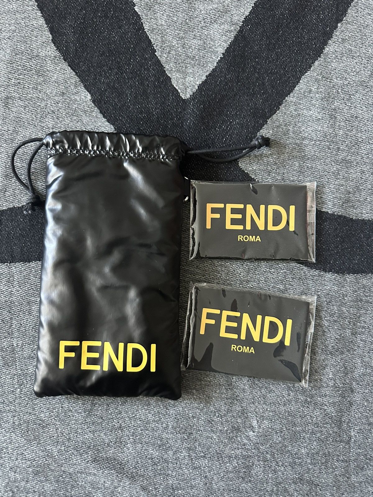 Fendi New FENDI Black Soft Pouch Cloth Sunglasses Case. Size ONE SIZE - 5 Thumbnail