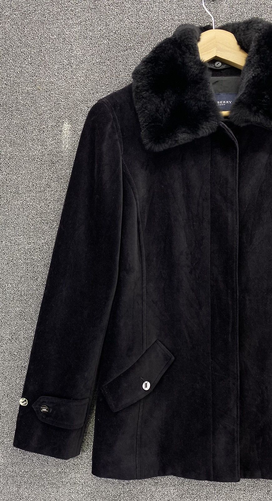 Burberry Vintage Burberry London Faux Fur Hooded Velvet Jacket Size XS / US 0-2 / IT 36-38 - 16 Thumbnail