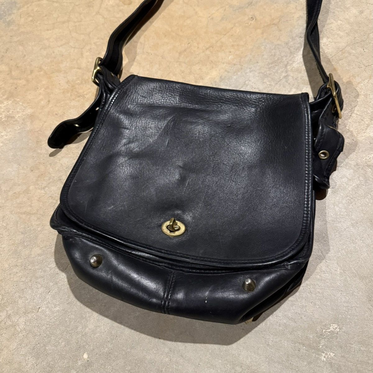 Coach Vintage 1990s Coach Stewardess Turnlock Leather Shoulder Bag Size ONE SIZE - 3 Thumbnail