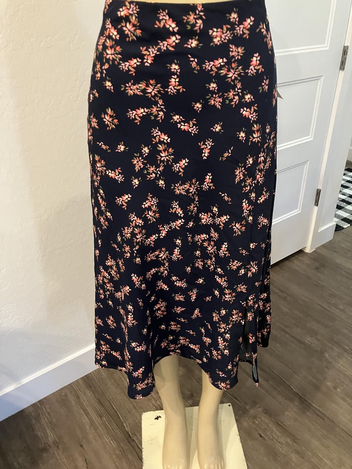 Other NWT Navy Blue Floral Midi Skirt Size 36" / US 14 / IT 50 - 5 Thumbnail