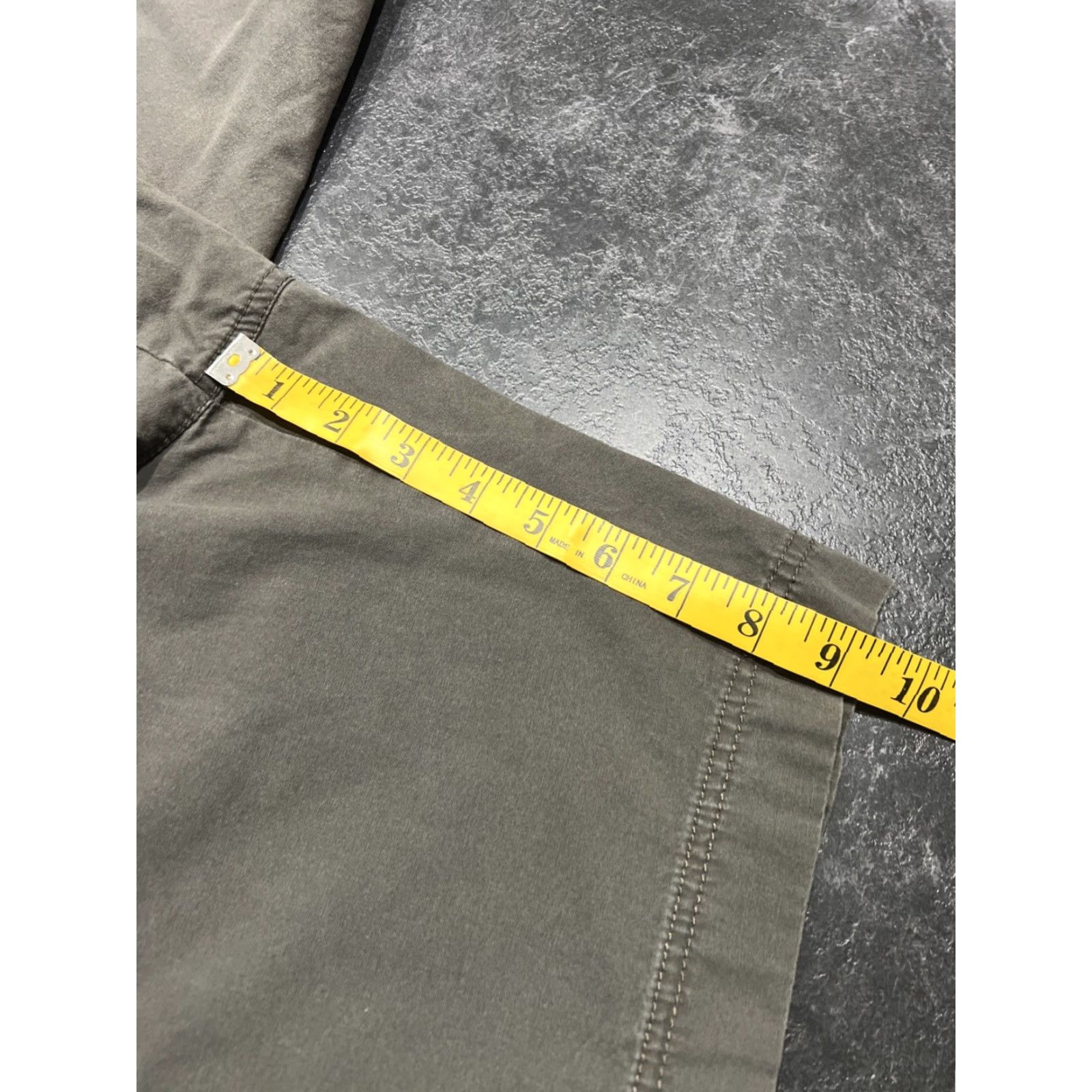 Vintage Columbia Cargo Shorts Mens 38W 9L Green Gray Outdoor Pockets Cotton Button Flat Front Regular Inseam 9in Size US 38 / EU 54 - 6 Thumbnail