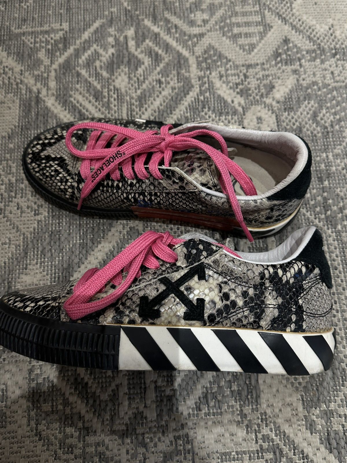 Off-White Off-White c/o Virgil Abloh New Arrow Vulcanized Low Sneakers Size US 7 / IT 37 - 4 Thumbnail