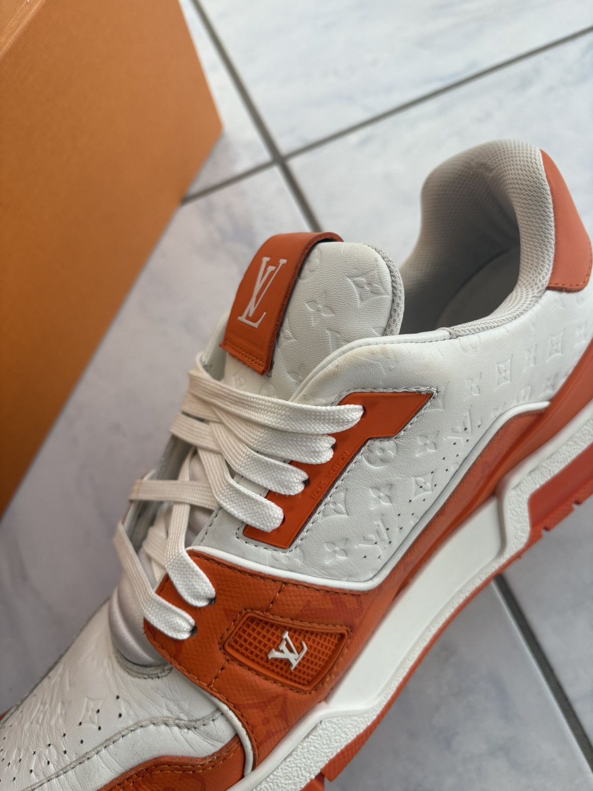 Louis Vuitton Louis vuitton trainer orange blanc signature #54 size 9 Size US 9 / EU 42 - 11 Thumbnail