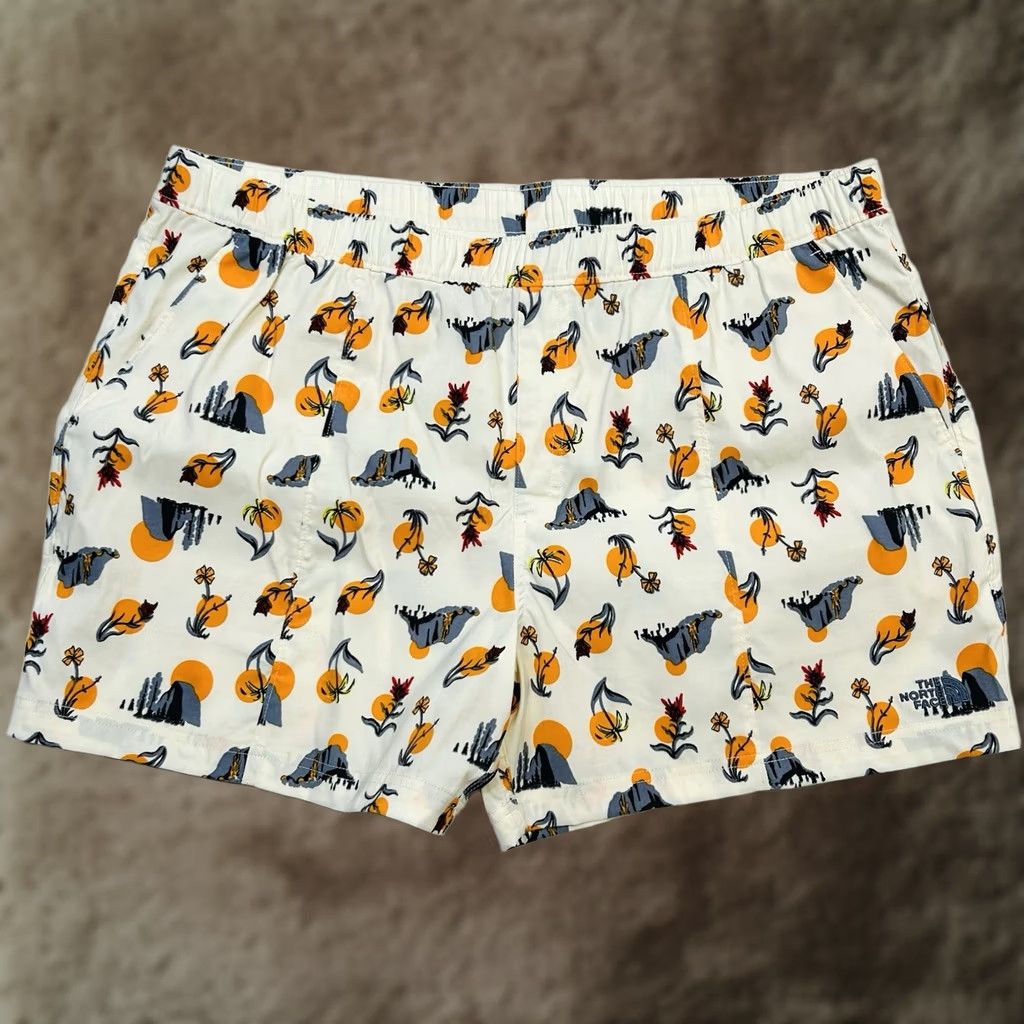 The North Face VINTAGE The North Face Class V Pull On Shorts Men’s 2XL Cream Desert Sun Valley Nylon ELASTANE Black? Size US 39 - 1 Thumbnail
