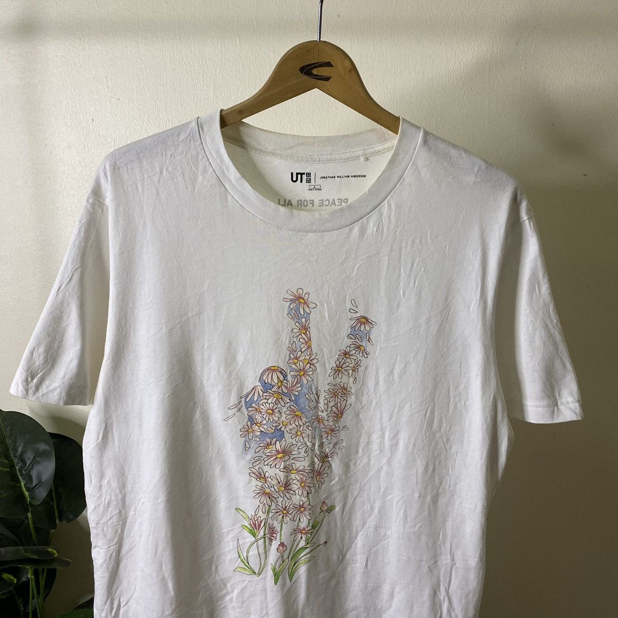 JW Anderson × Uniqlo Loewe JW Anderson x Uniqlo Peace For All Collaboration Tee Size US L / EU 52-54 / 3 - 2 Thumbnail