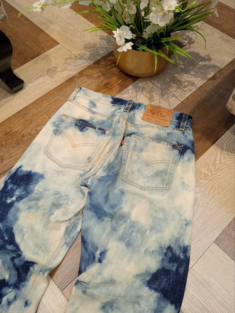 Levi's Vintage Clothing VINTAGE LEVI'S 501 BLEACH BLUE DENIM PANTS Size US 28 / EU 44 - 12 Thumbnail