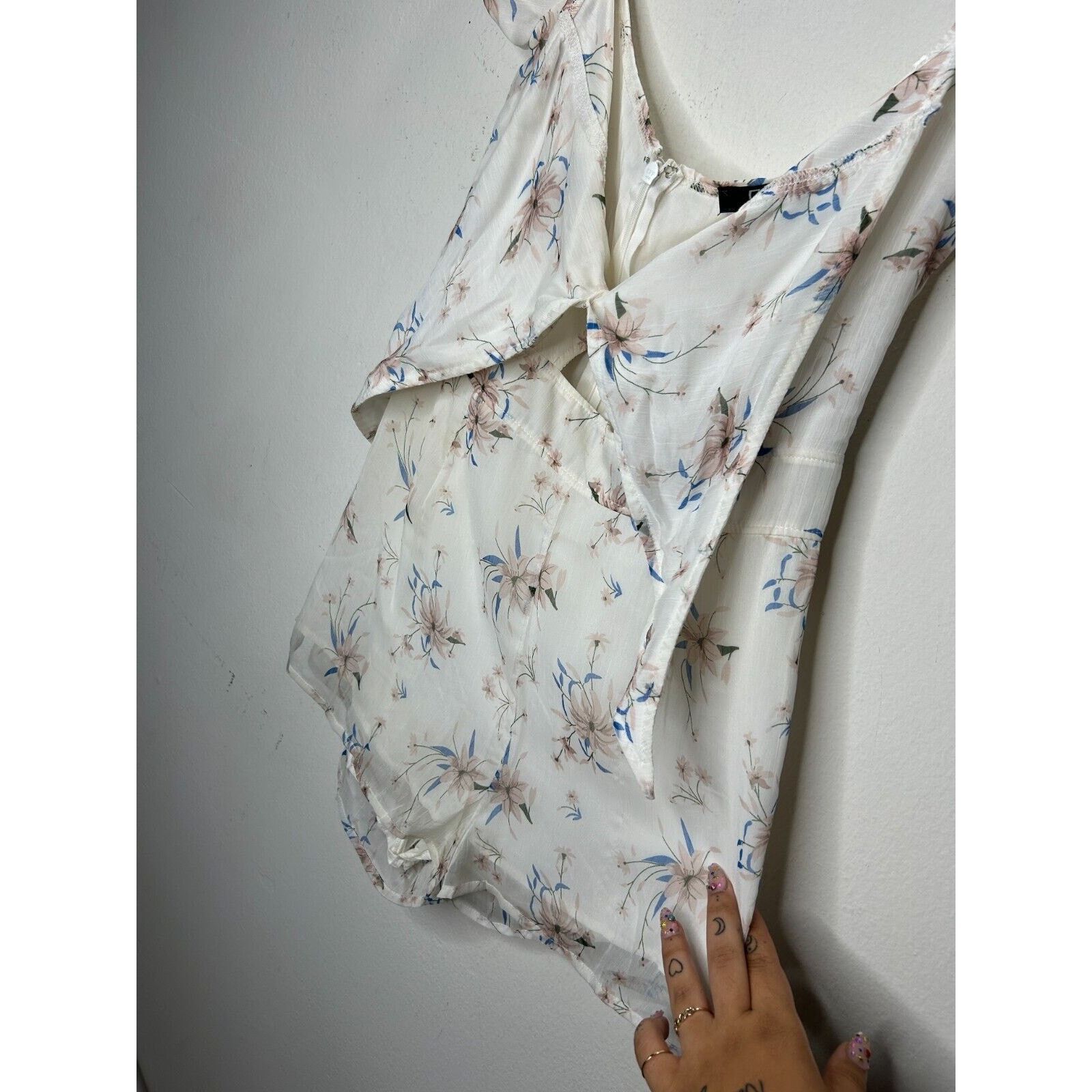 Other NWT OHS Ivory Pink blue Floral Off Shoulder Front Tie Romper Size 28" / US 6 / IT 42 - 5 Thumbnail
