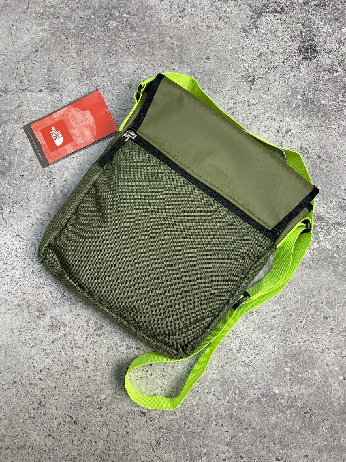 The North Face Vintage The North Face Messenger Bag 00s Sling Bag Drill Size ONE SIZE - 17 Thumbnail