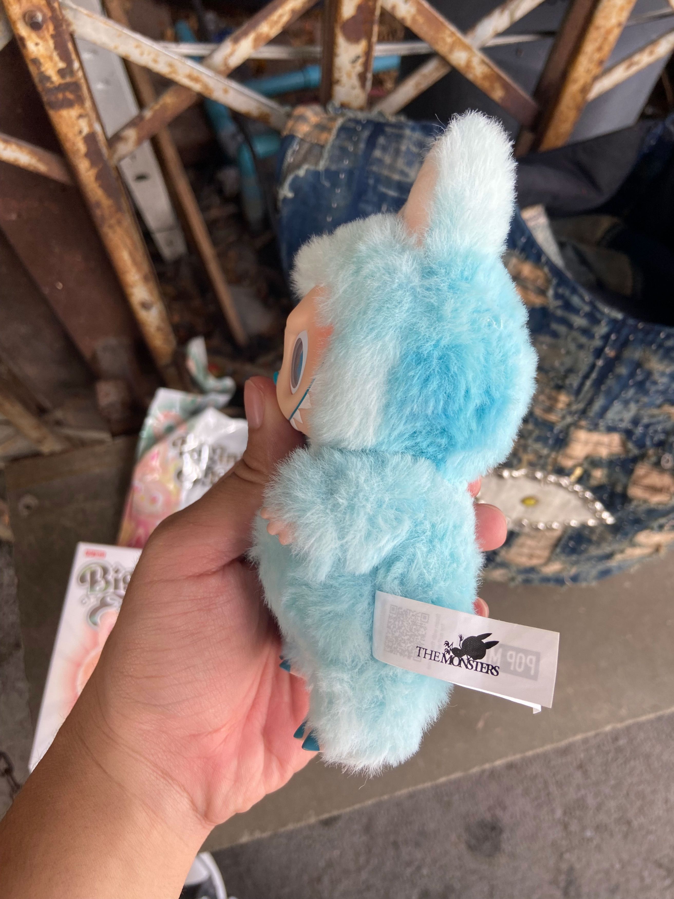 POP MART THE MONSTERS LABUBU V3 - Big into Energy Size ONE SIZE - 6 Thumbnail