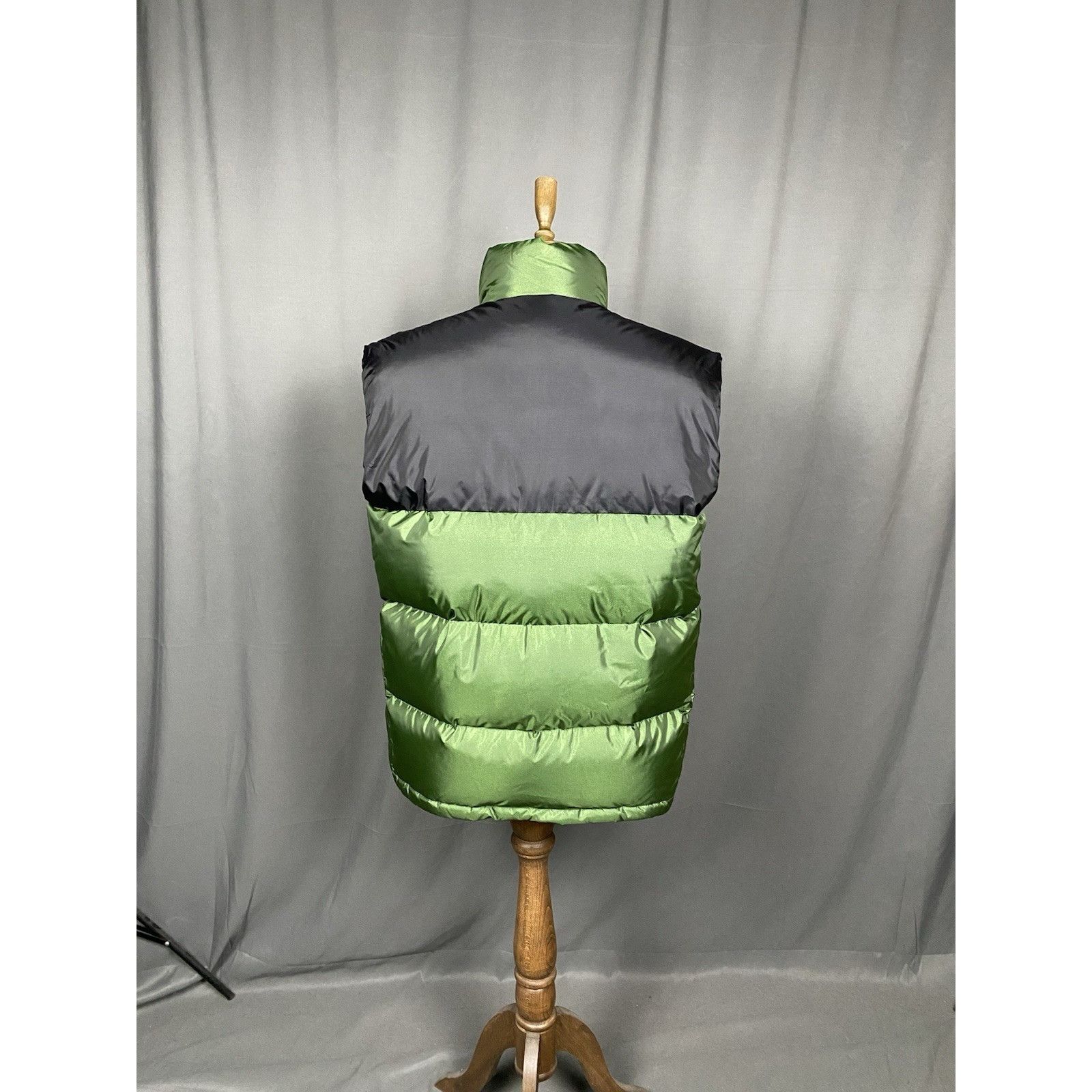 Gucci GUCCI Nylon Silk Satin Padded Men's Down Vest Size 52 698713 Size US L / EU 52-54 / 3 - 8 Thumbnail