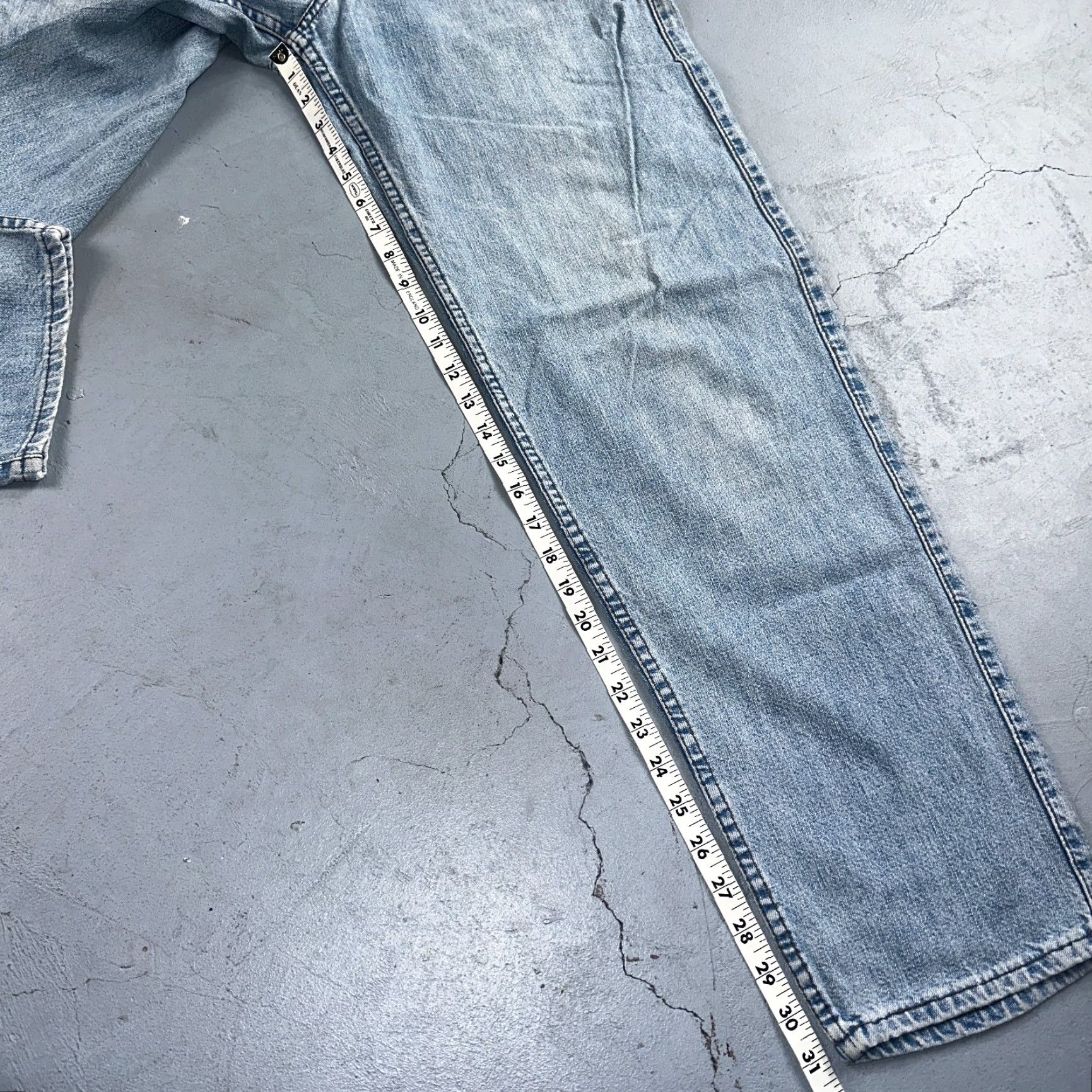 Levi's VINTAGE Levi's Silvertab Jeans Mens 33x32 40583 Blue Denim 90s Y2K USA Made Distressed 5-Pocket Straight Relaxed Size US 33 - 6 Thumbnail