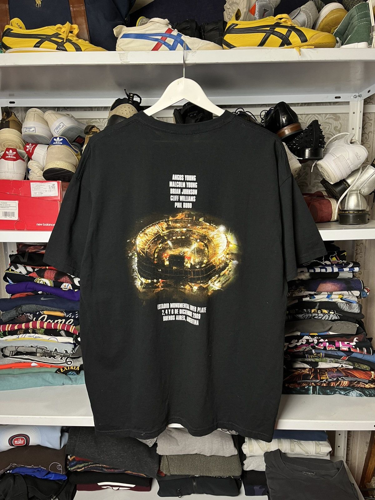 AC/DC Vintage AC/DC Tour T-Shirts 2011 Y2K Size US XL / EU 56 / 4 - 8 Thumbnail