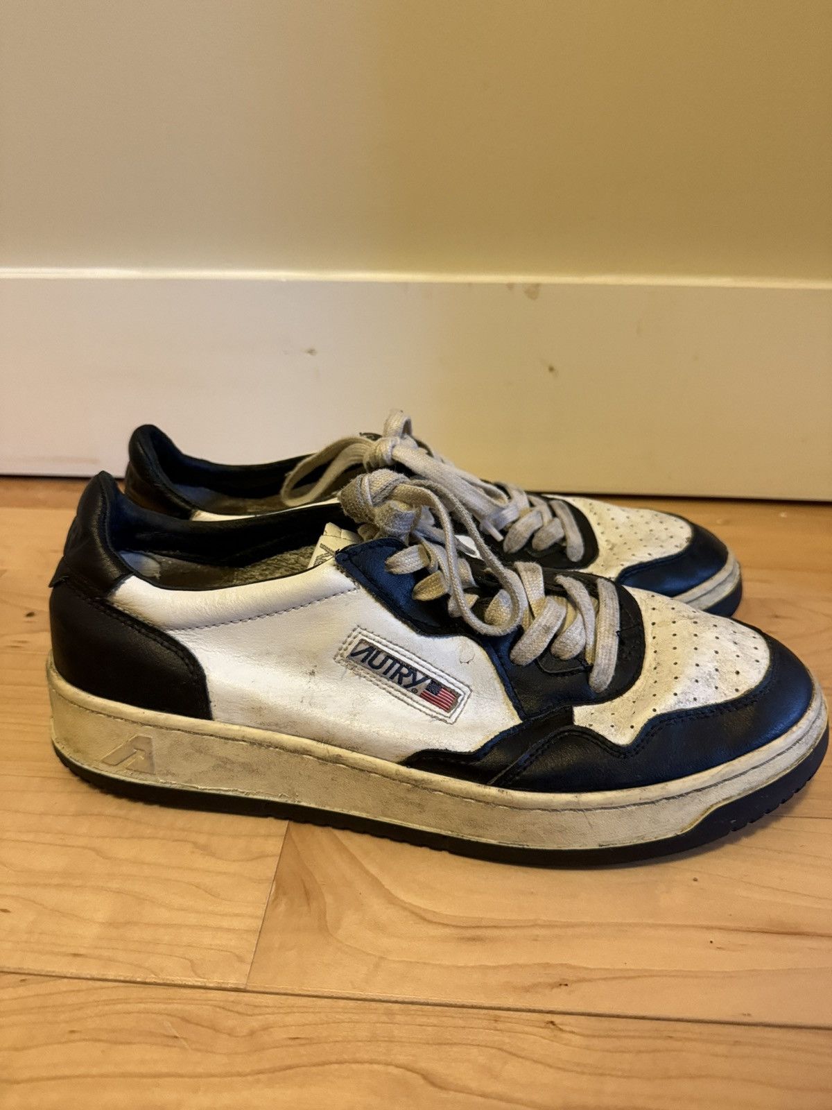 AUTRY Autry Medalist Men’s EU 44 Size US 11 / EU 44 - 1 Thumbnail