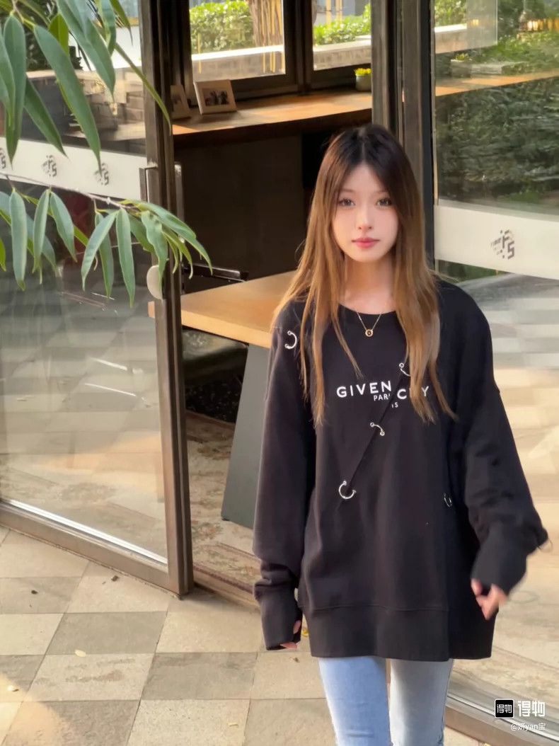 Givenchy Givenchy Shark Head Printed Sweatshirt, XS Size Size US S / EU 44-46 / 1 - 2 Thumbnail