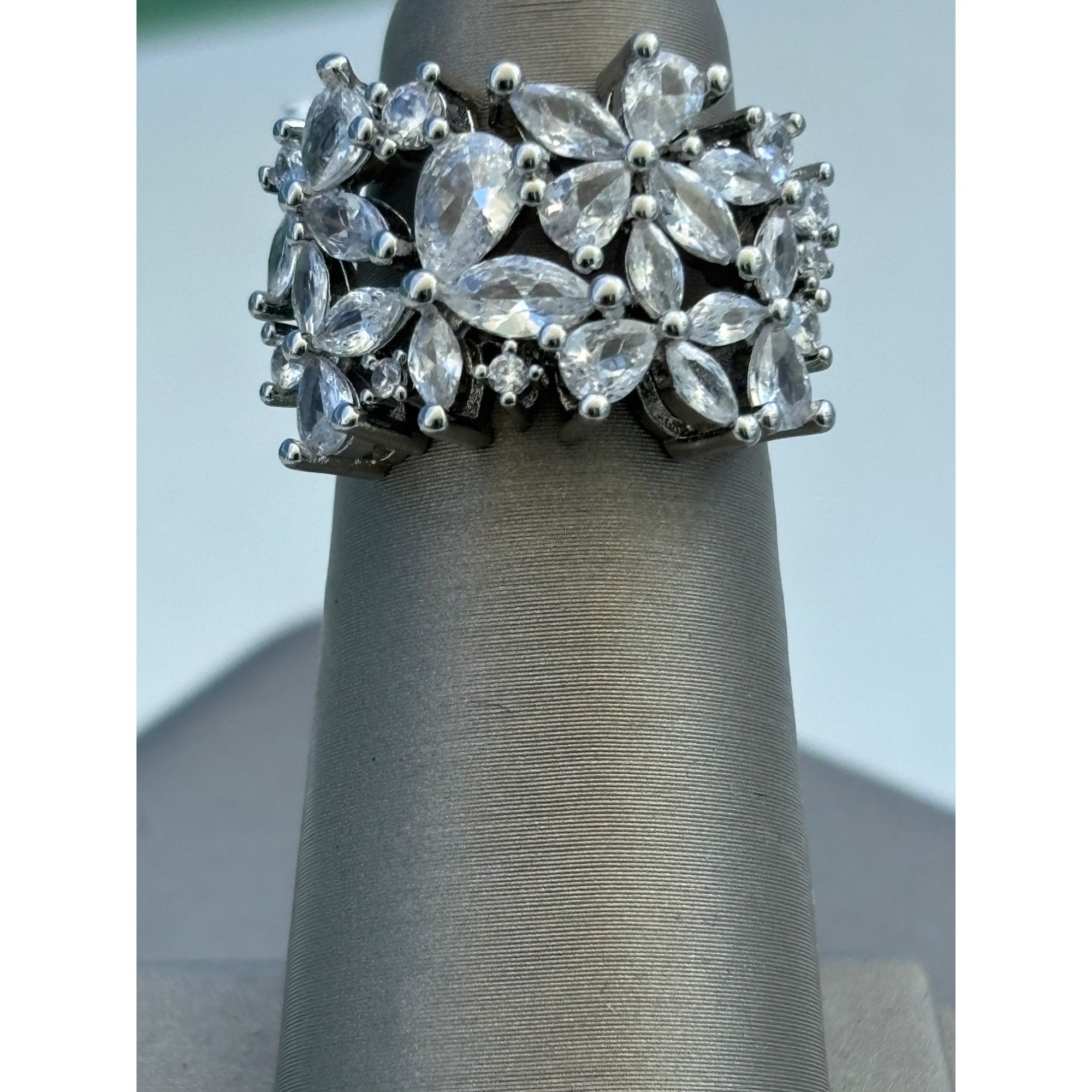Other Elegant Silver-Tone Zirconia Cluster Statement Ring 6 Size ONE SIZE - 3 Thumbnail