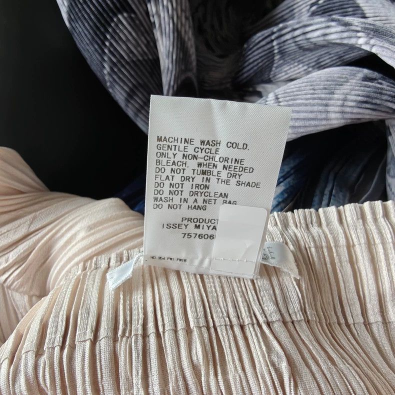 Issey Miyake Issey Miyake size:5 Off-white irregular pleated skirt Size 31" - 4 Thumbnail
