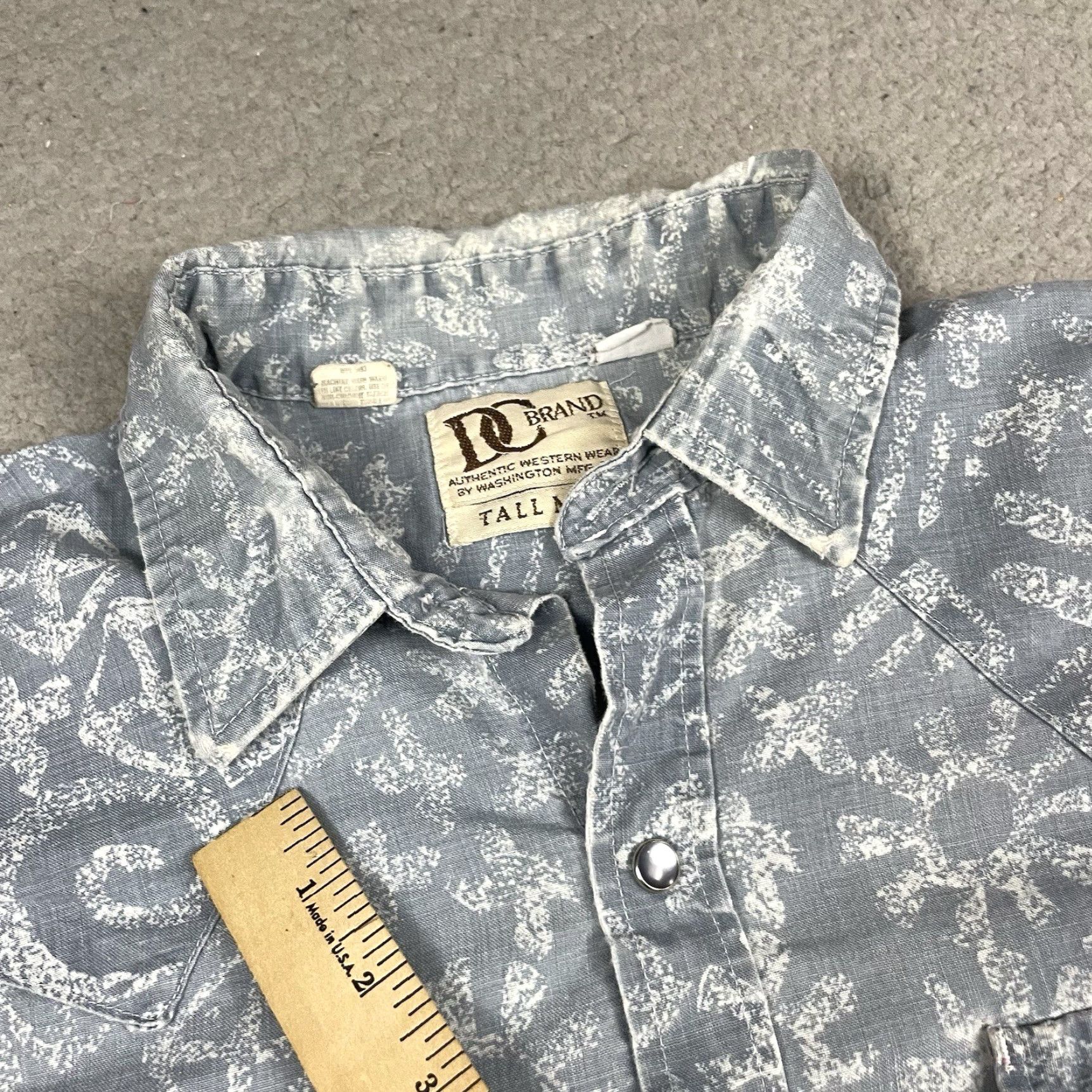 Vintage VINTAGE Dee Cee Pearl Snap Shirt Adult XL Blue Distressed Rancher Western DC Shirt Men XL Blue Floral Cotton Woven Button-Up Western Mens Size US XL / EU 56 / 4 - 7 Thumbnail