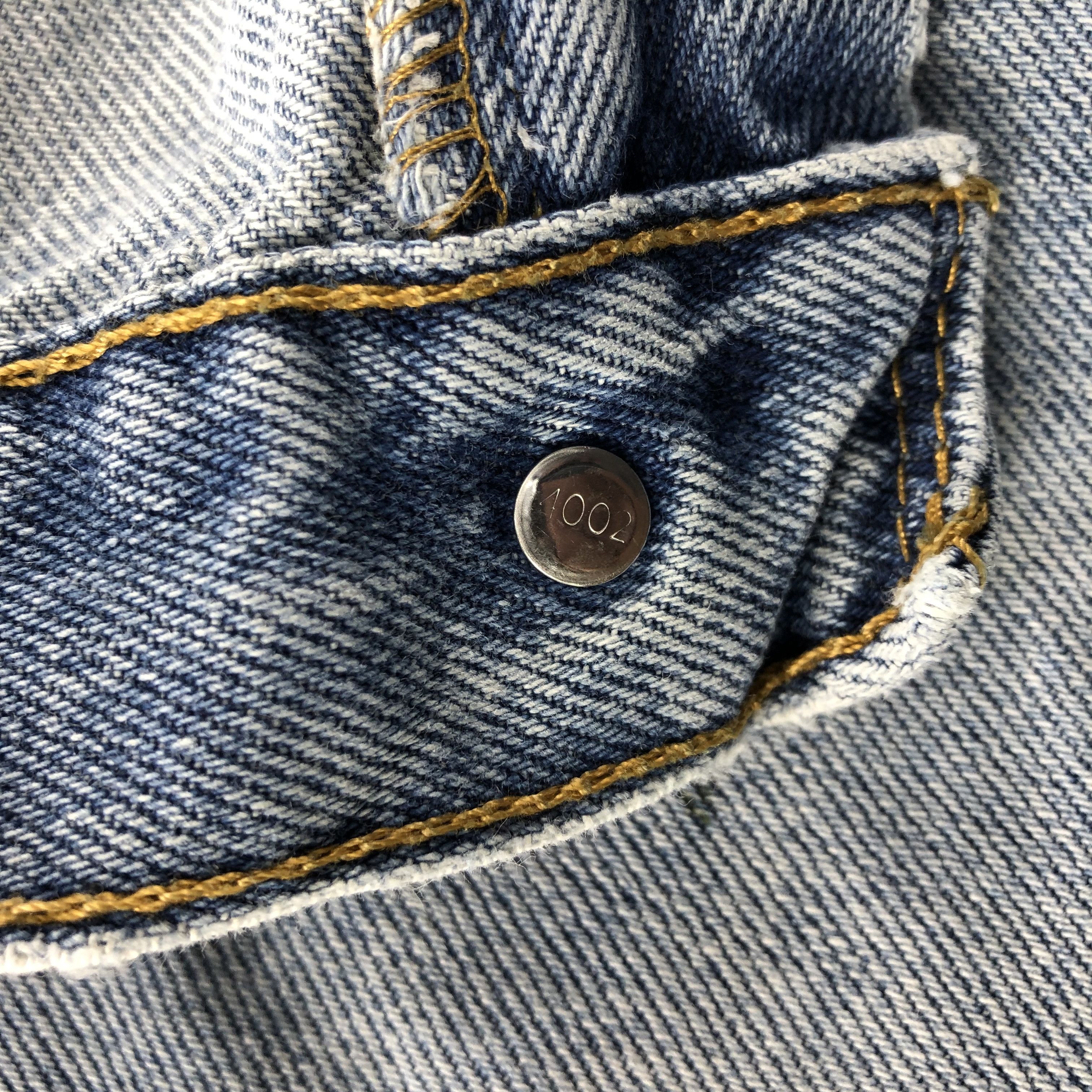 Levi's Vintage Levis 505 Jeans Medium Wash Denim KJ563 Size US 33 - 9 Thumbnail