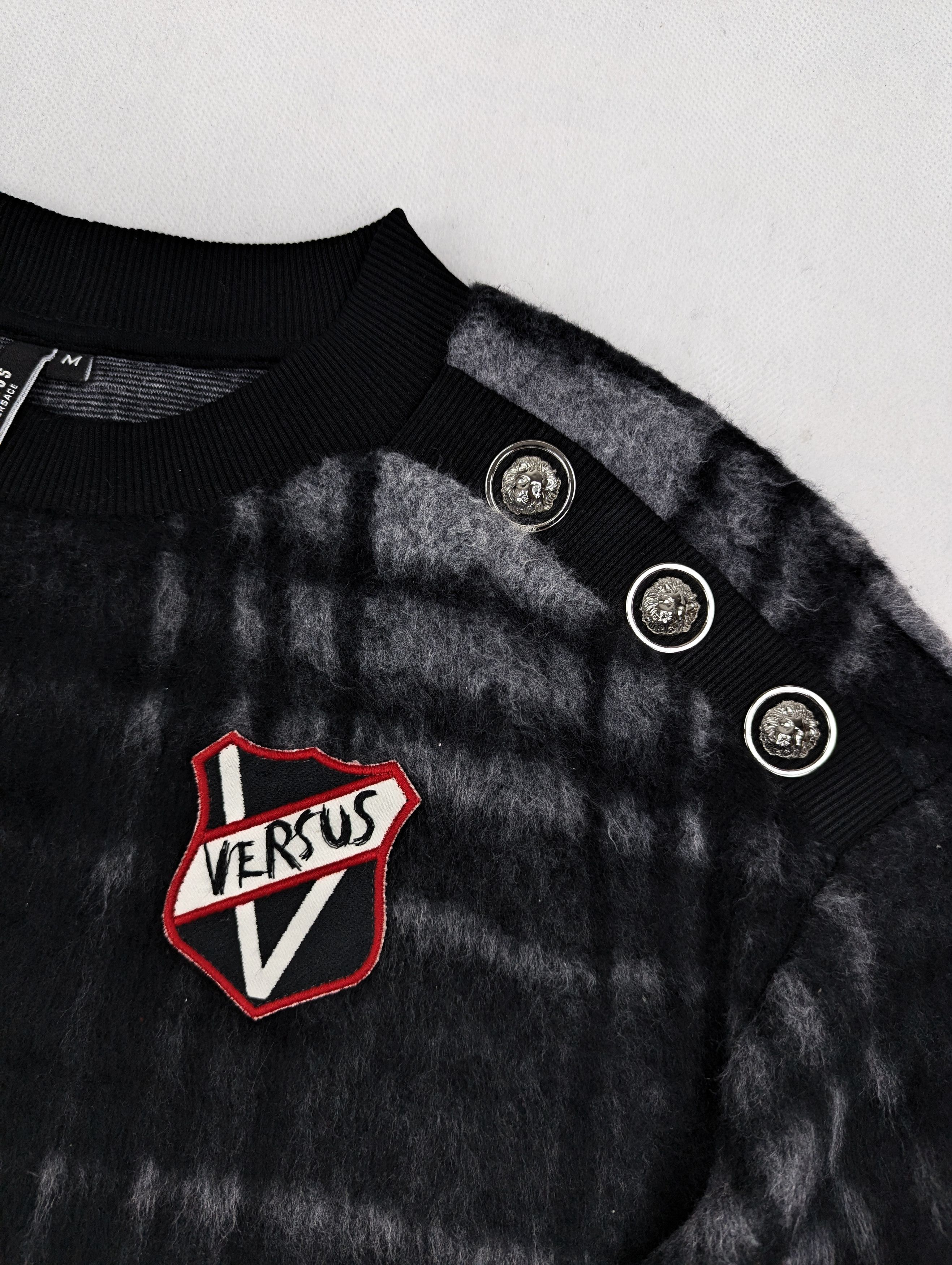 Versus Versace Versus Versace black lion head sweatshirt M Size US M / EU 48-50 / 2 - 3 Thumbnail