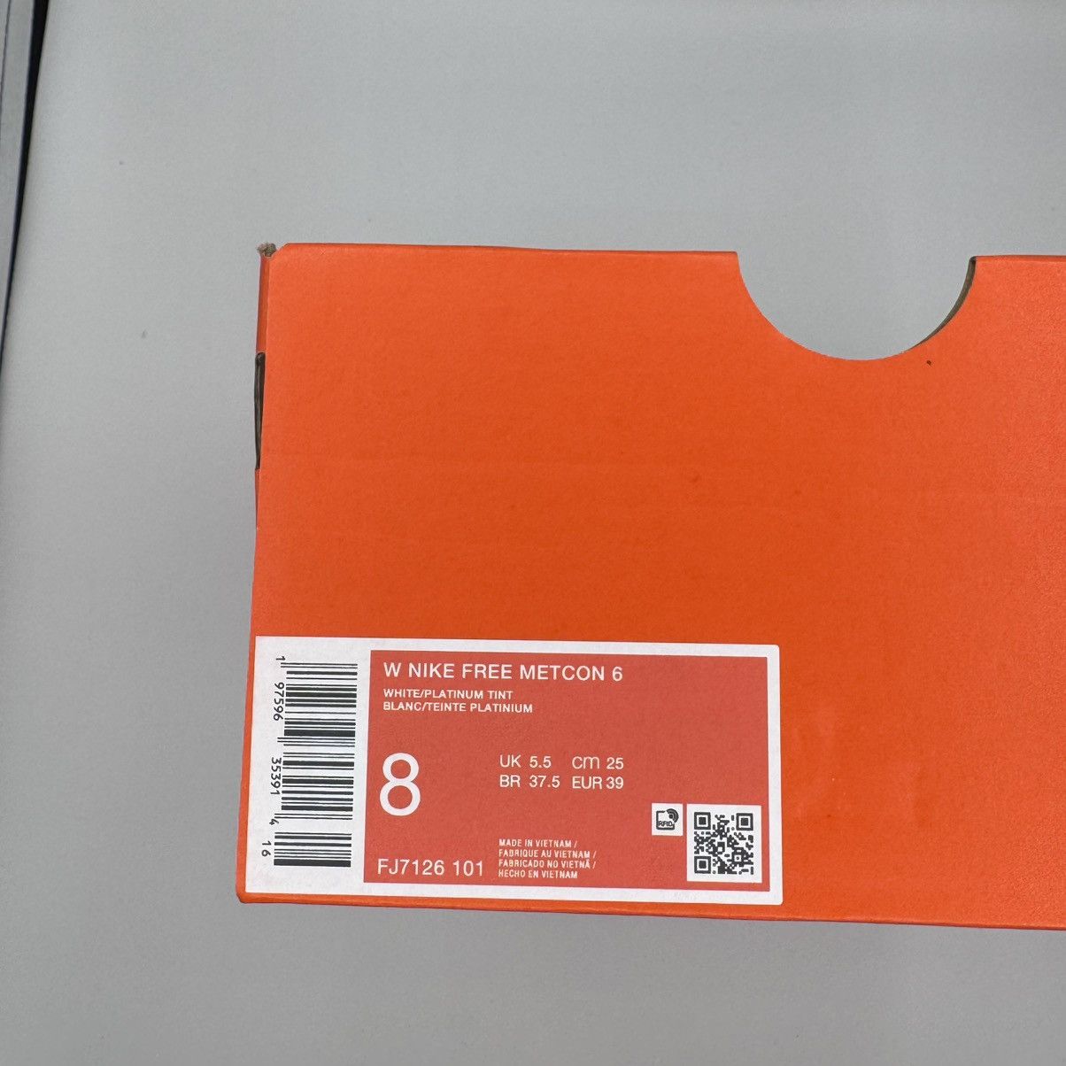 Nike Nike Free Metcon Women Size 8 Platinum Tint FJ7126-101 Size US 8 / IT 38 - 9 Thumbnail