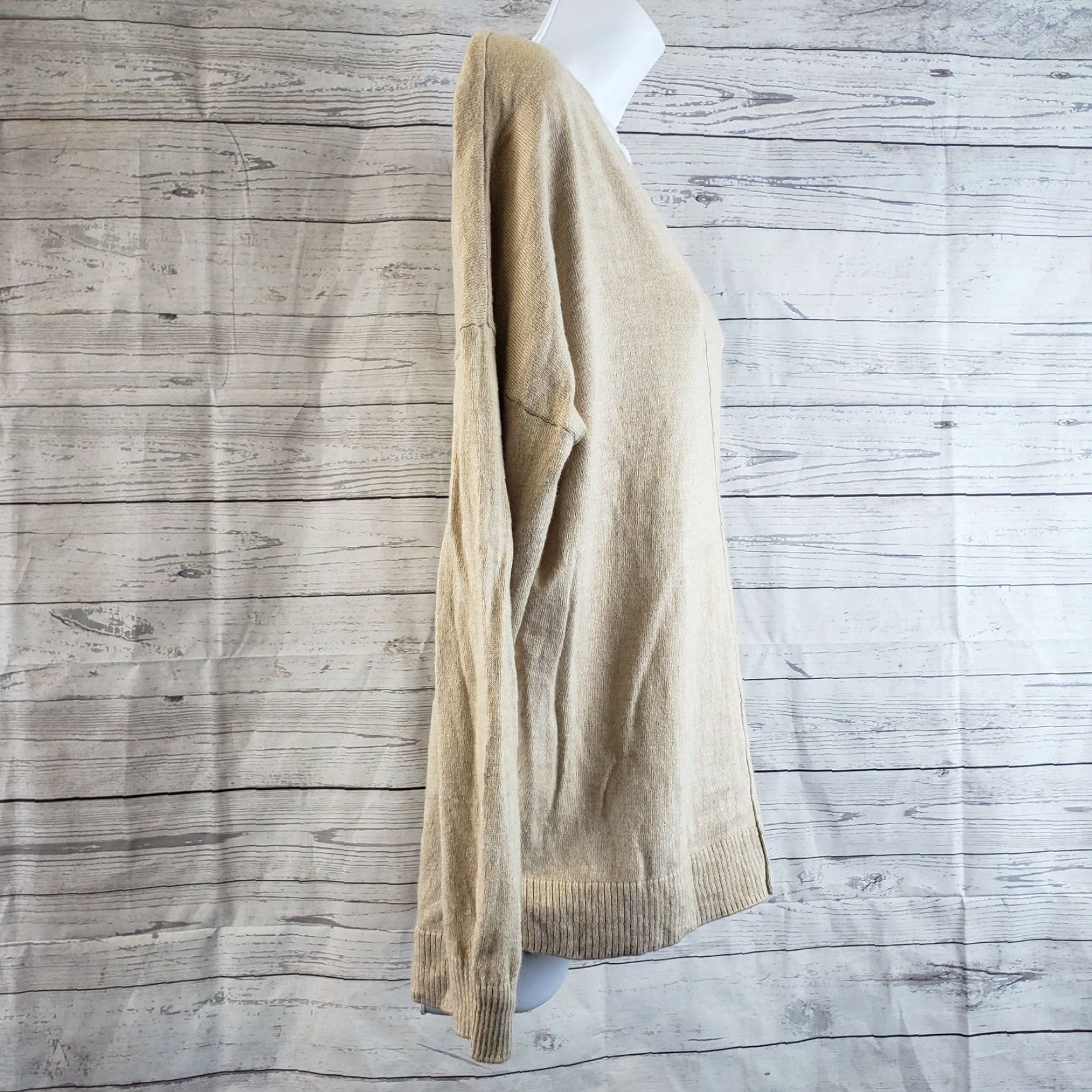 Vintage VINTAGE Leith Womens Pullover Sweater XS Beige V-Neck Rayon Blend Long Sleeve Size XS / US 0-2 / IT 36-38 - 2 Thumbnail