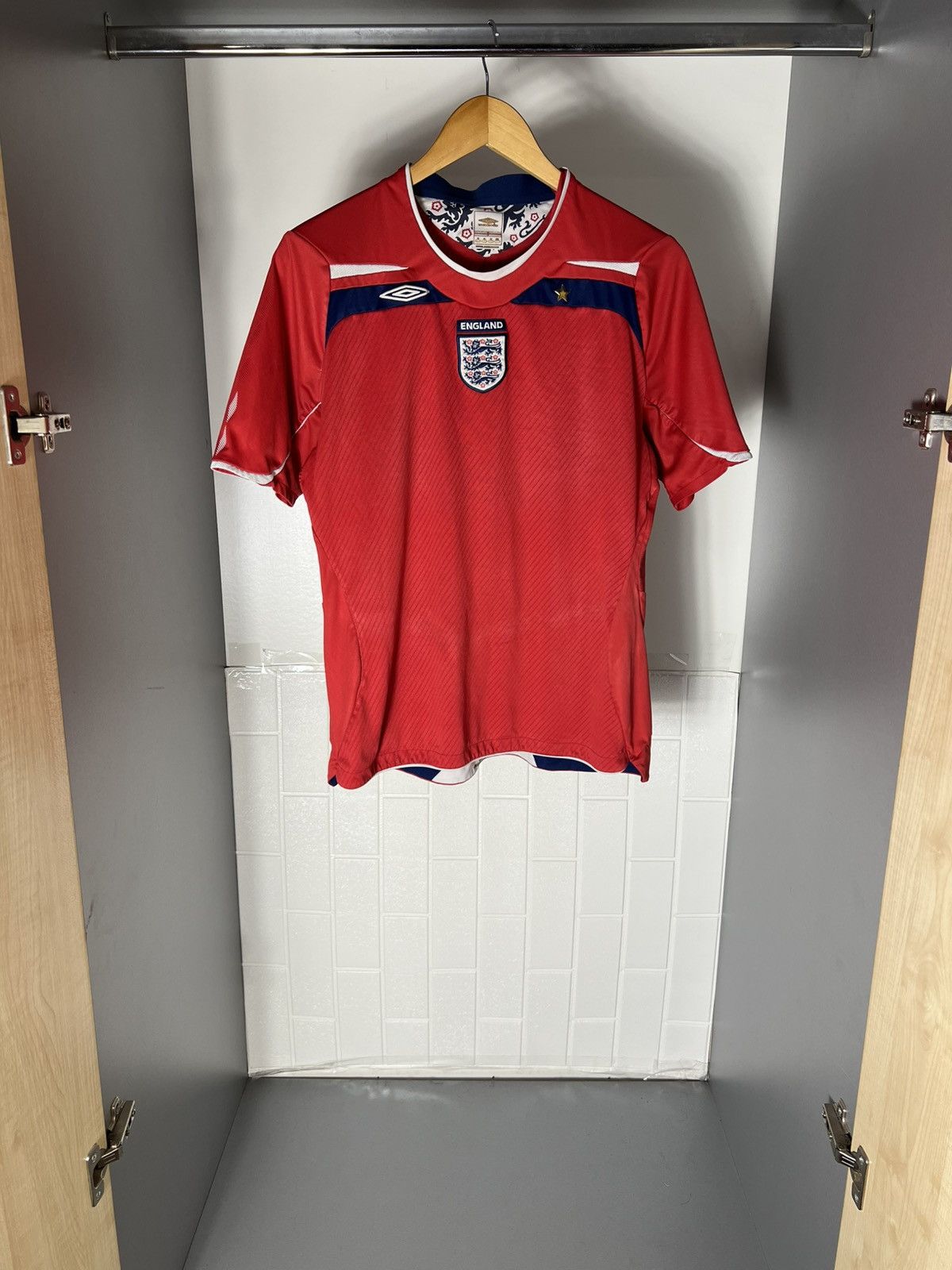 Umbro VINTAGE UMBRO ENGLAND RETRO SOCCER JERSEY MANCHESTER Y2K 90s Size US S / EU 44-46 / 1 - 1 Thumbnail