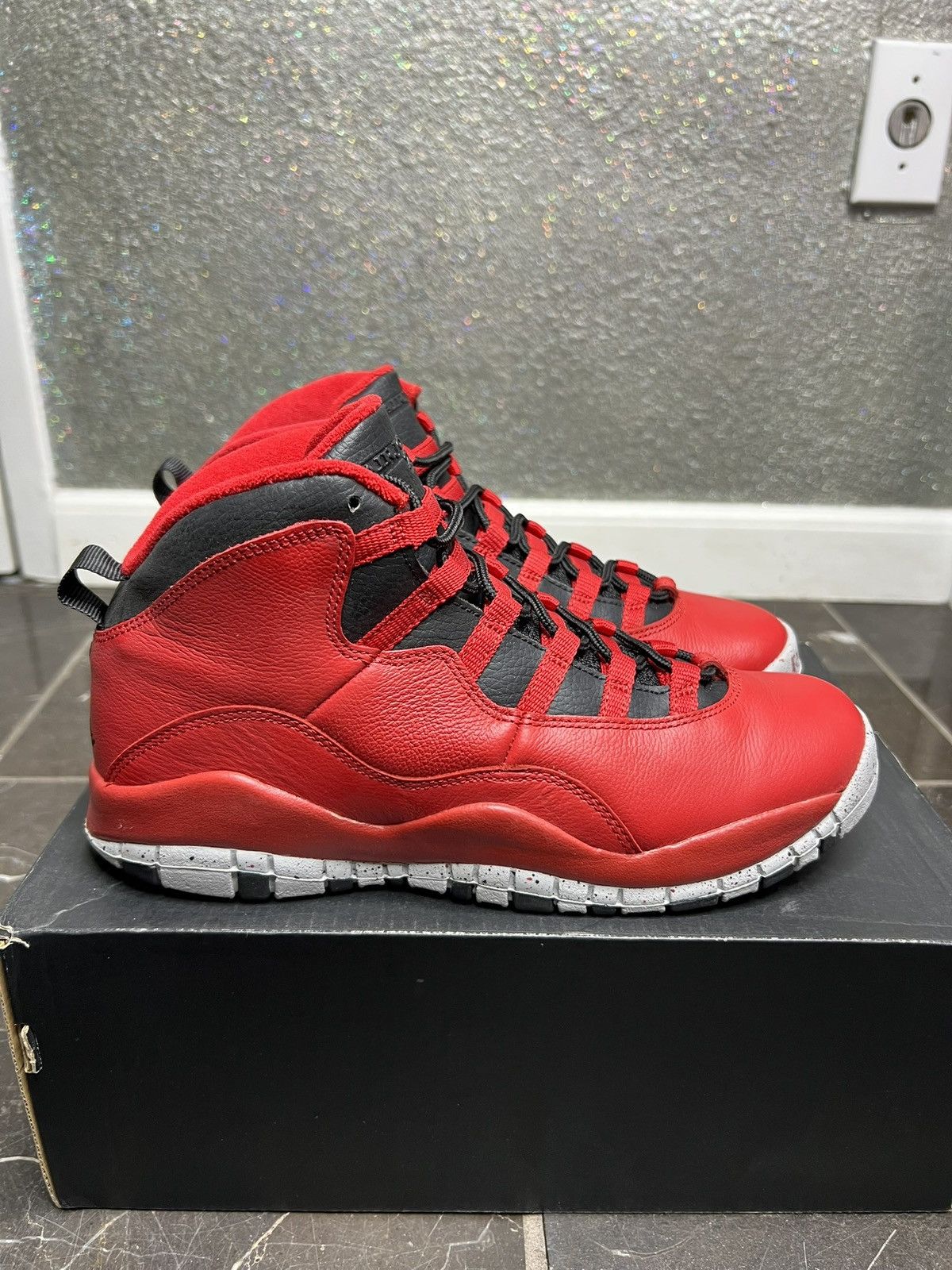Jordan Brand Jordan Bulls Over Broadway 10s GS 7Y Worn Twice! Size US 7 / EU 40 - 2 Thumbnail