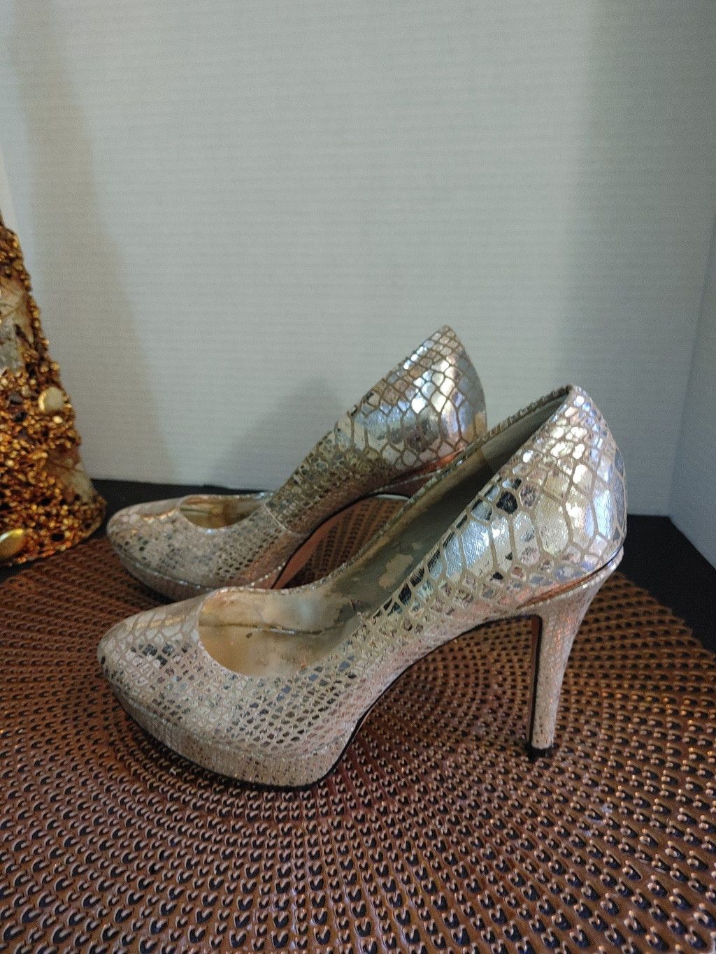 White House Black Market White House Black Market Snowflake Heels Size 6M Size US 6 / IT 36 - 1 Thumbnail