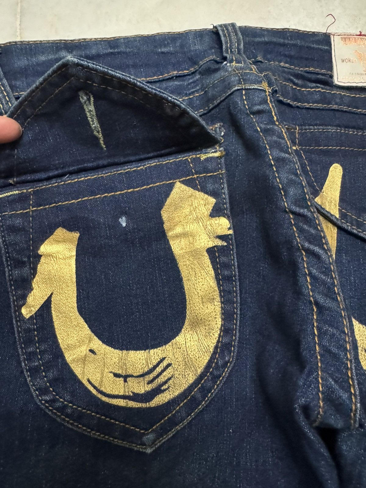 True Religion 💥RARE💥TRUE RELIGION INDIGO FLARE TWIST LEG GOLD LOGO RARE Size US 28 / EU 44 - 19 Thumbnail