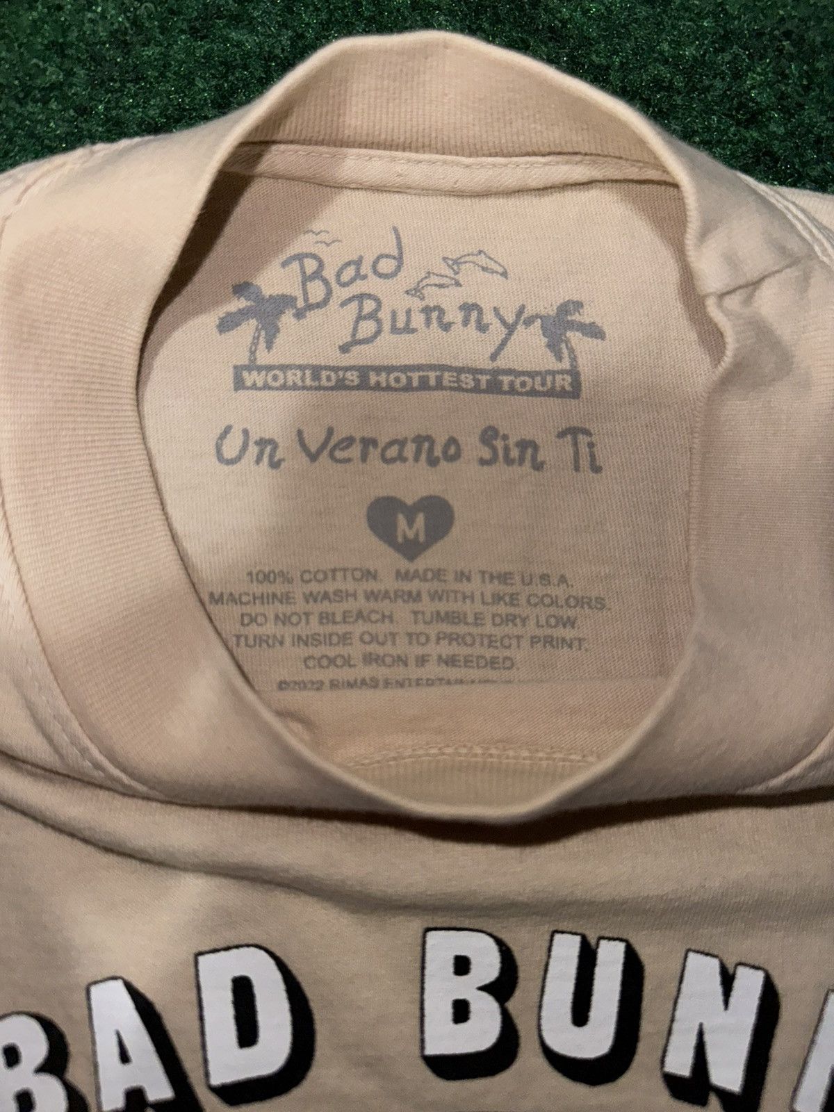 Other Bad Bunny Un Verano Sin Ti Worlds Hottest Tour SZ M Size US M / EU 48-50 / 2 - 3 Thumbnail