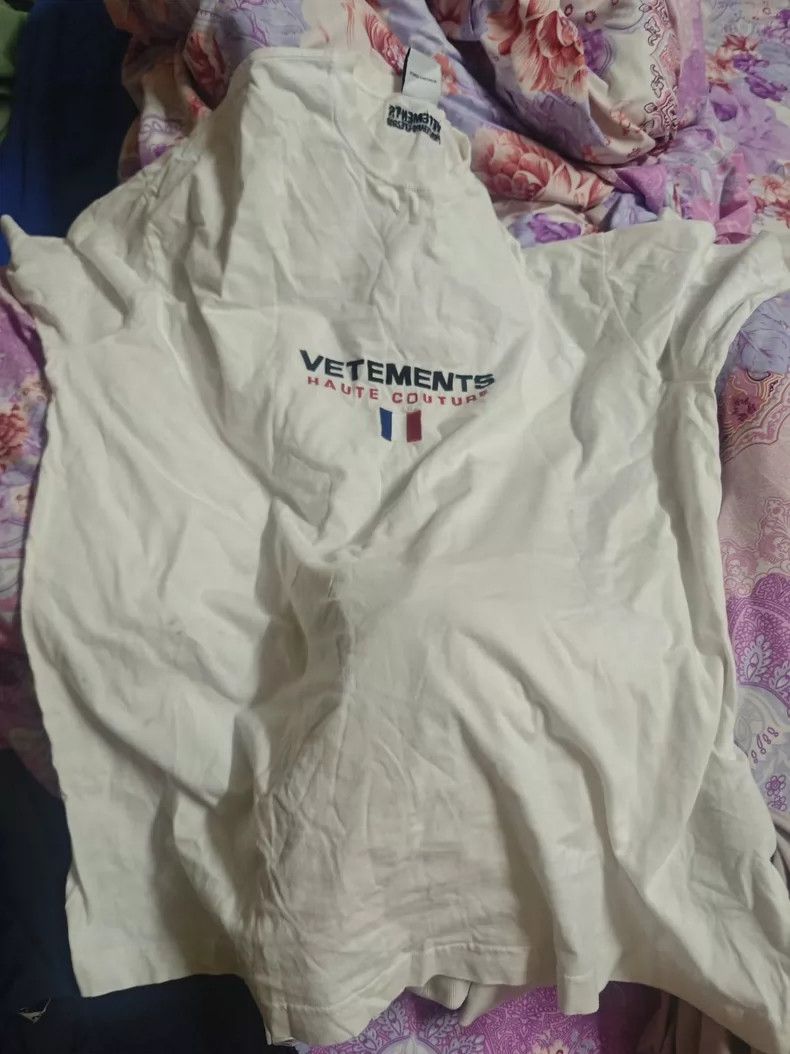 Vetements Vetements Short-sleeve size L with a stain, see last pictu Size US L / EU 52-54 / 3 - 1 Thumbnail