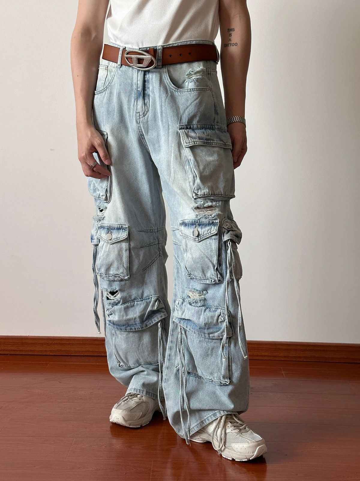image of Vintage Frayed Loose Jeans Pockets Ripped Wide Legs Retro Style Y2K in Blue, Men's (Size 32)
