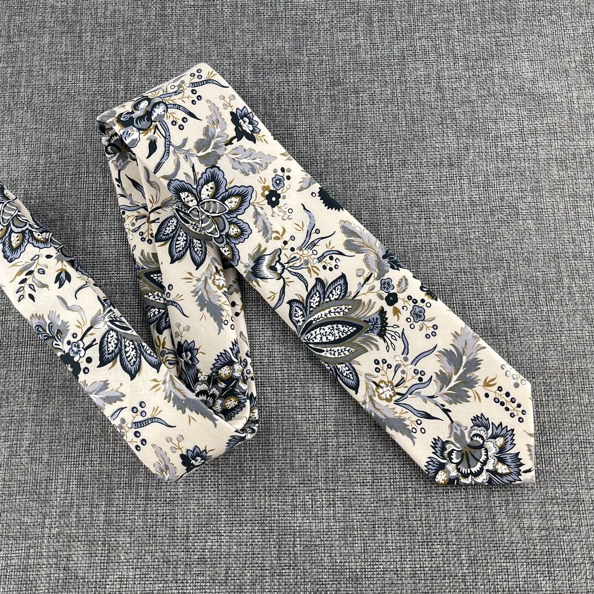 Other Men’s Off-white w/ Steel Blue Oriental Floral Necktie Size ONE SIZE - 4 Thumbnail