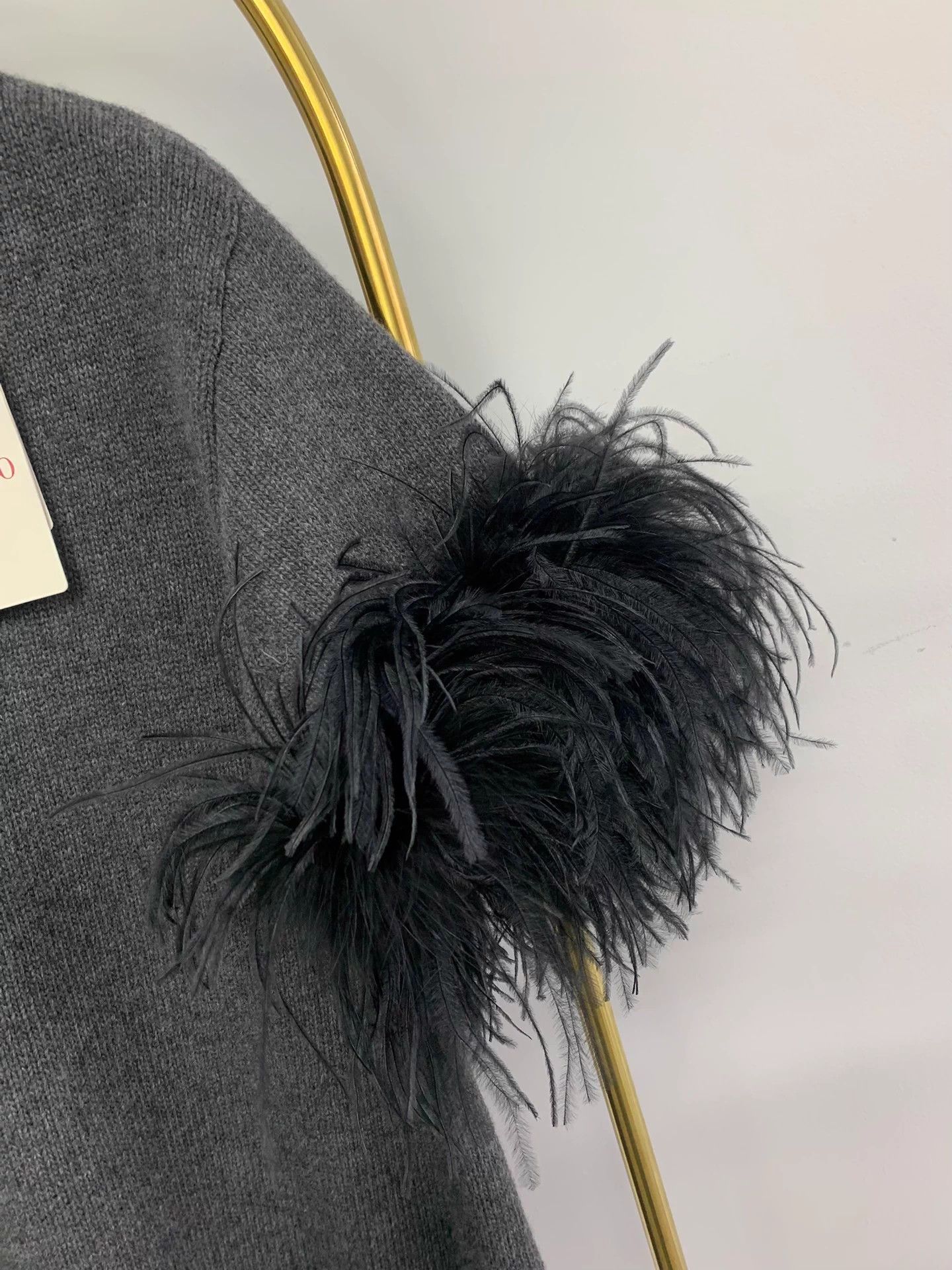 Valentino Valentino 24 Pre-Fall Ostrich Hair-Wool Knit S Size S / US 4 / IT 40 - 2 Thumbnail