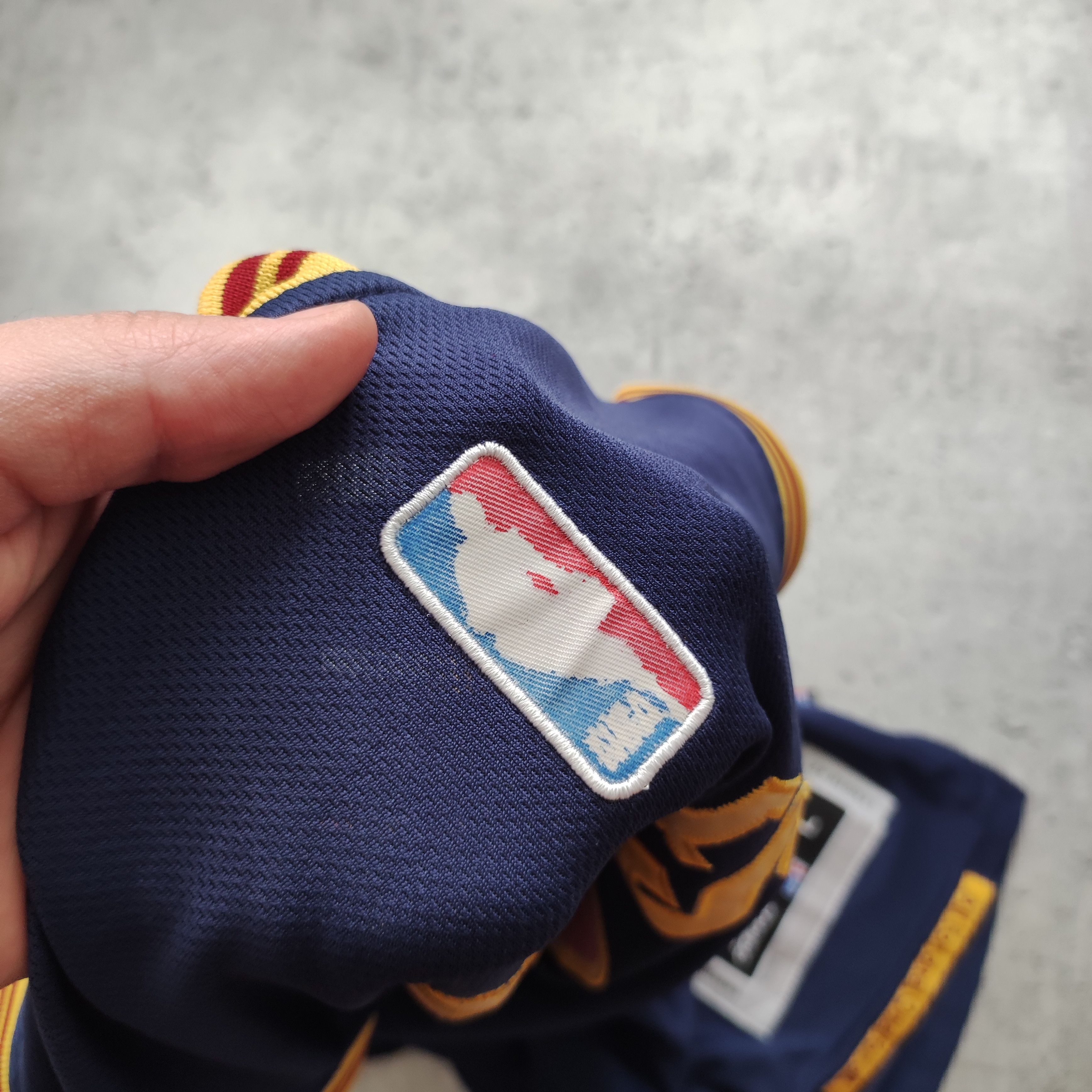 NBA Vintage NBA Adidas Cavs Cavaliers #23 James Jersey Size US L / EU 52-54 / 3 - 9 Thumbnail