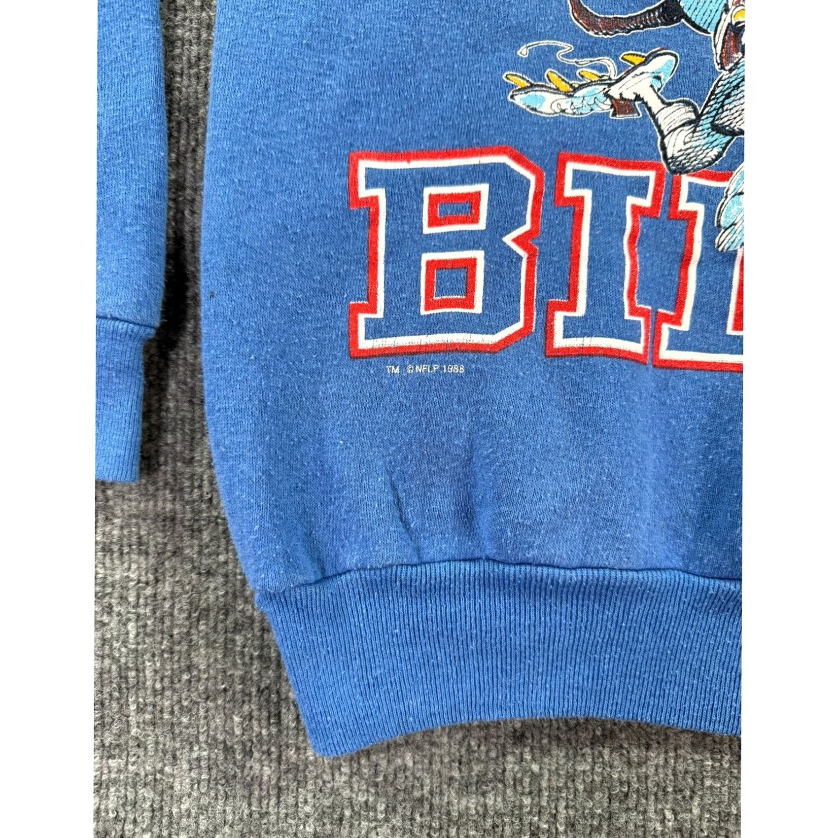 Vintage VINTAGE Buffalo Bills Sweatshirt Mens M Blue 1988 Jack Davis Graphic Logo Cotton Blend Crew Neck Pullover All Seasons NFL Licensed Regular Mens Size US M / EU 48-50 / 2 - 3 Thumbnail