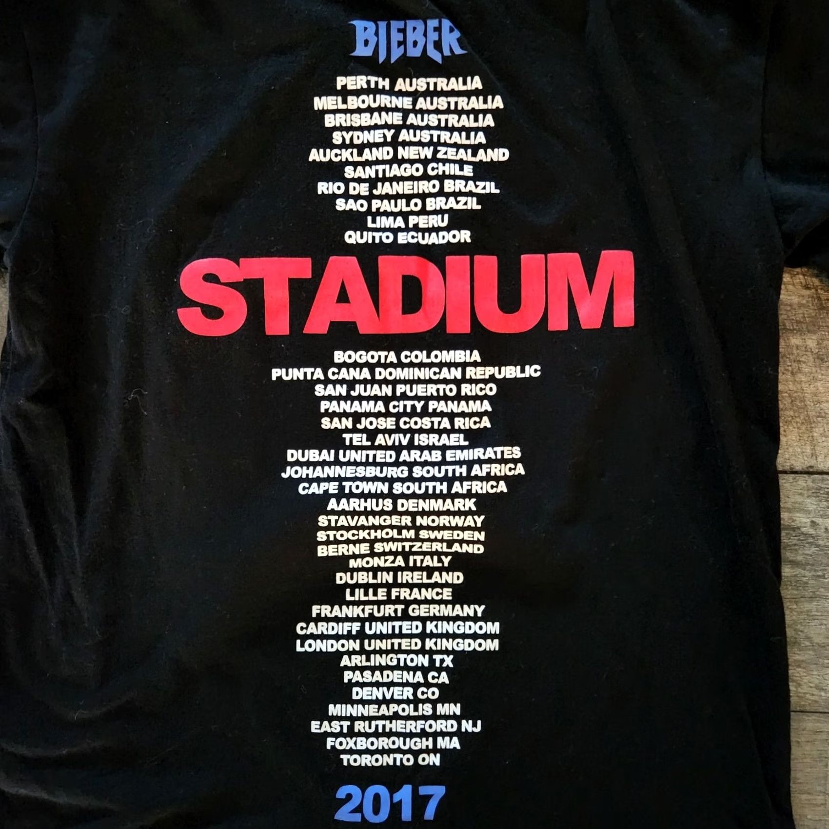 Vintage Justin Bieber Team Bieber Stadium Tour 2017 S Short Sleeve Crew Neck T-Shirt Black Music Size US S / EU 44-46 / 1 - 4 Thumbnail