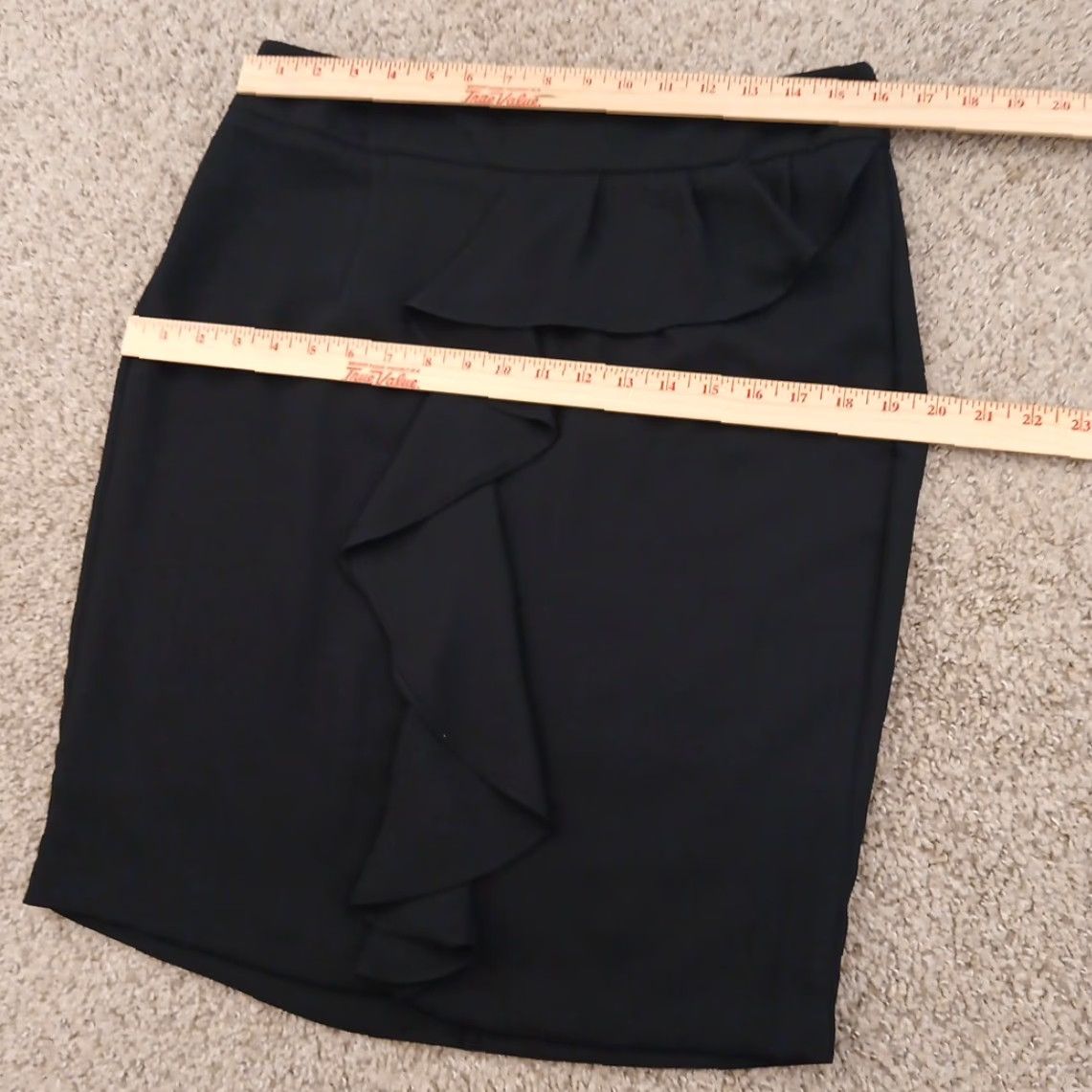 Vintage ELLE Skirt Knee Length Pencil Black Size 8 Ruffle Slit Polyester Women Regular Vintage No Size 30" / US 8 / IT 44 - 2 Thumbnail