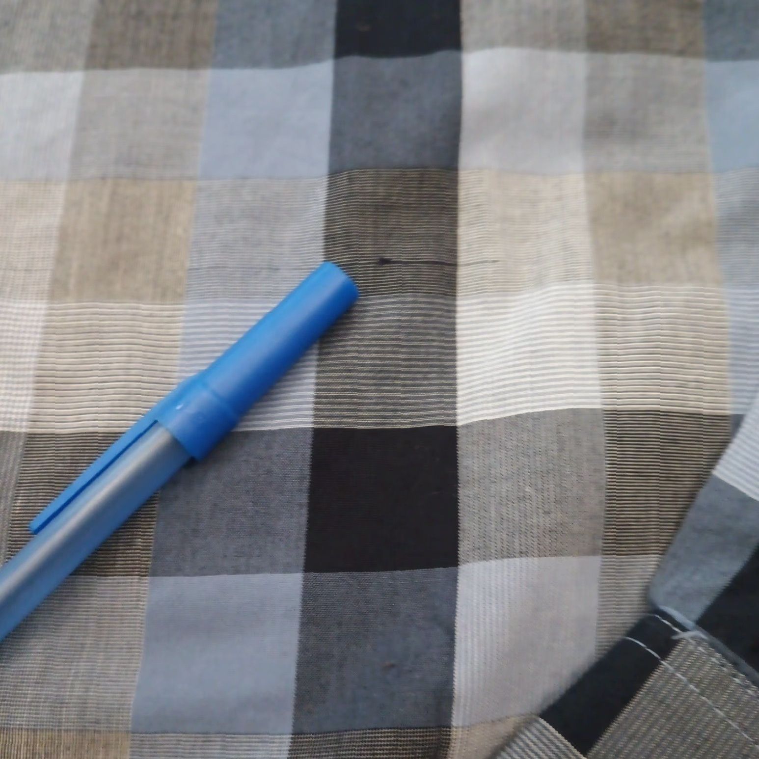 Van Heusen Van Heusen Shirt Mens XL Slim Blue Plaid Long Sleeve Button-Down Cotton Blend Size US XL / EU 56 / 4 - 6 Thumbnail
